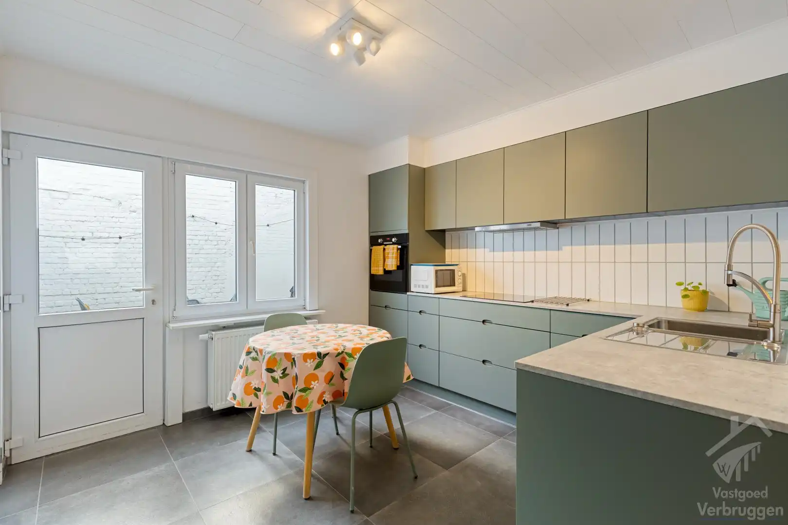 Toffe instapklare rijwoning met gezellig terras in centrum Aalst foto 5