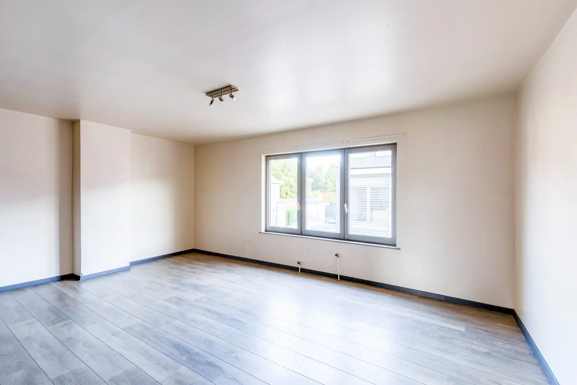 Te renoveren rijwoning met mogelijkheden in het hart van Nieuwkerken-Waas foto 11