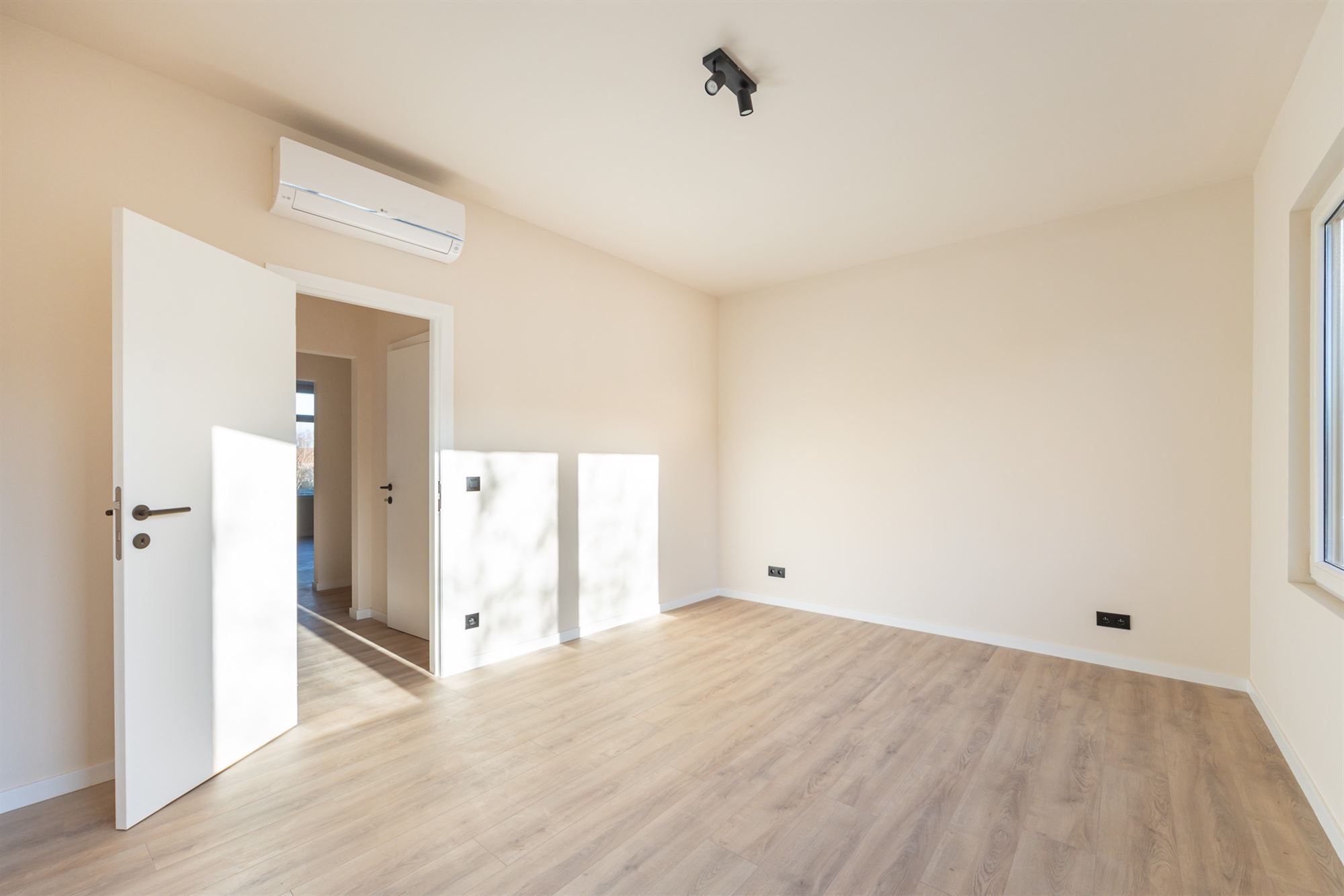 Gerenoveerd app. met 2 slaapkamers en terras foto 7