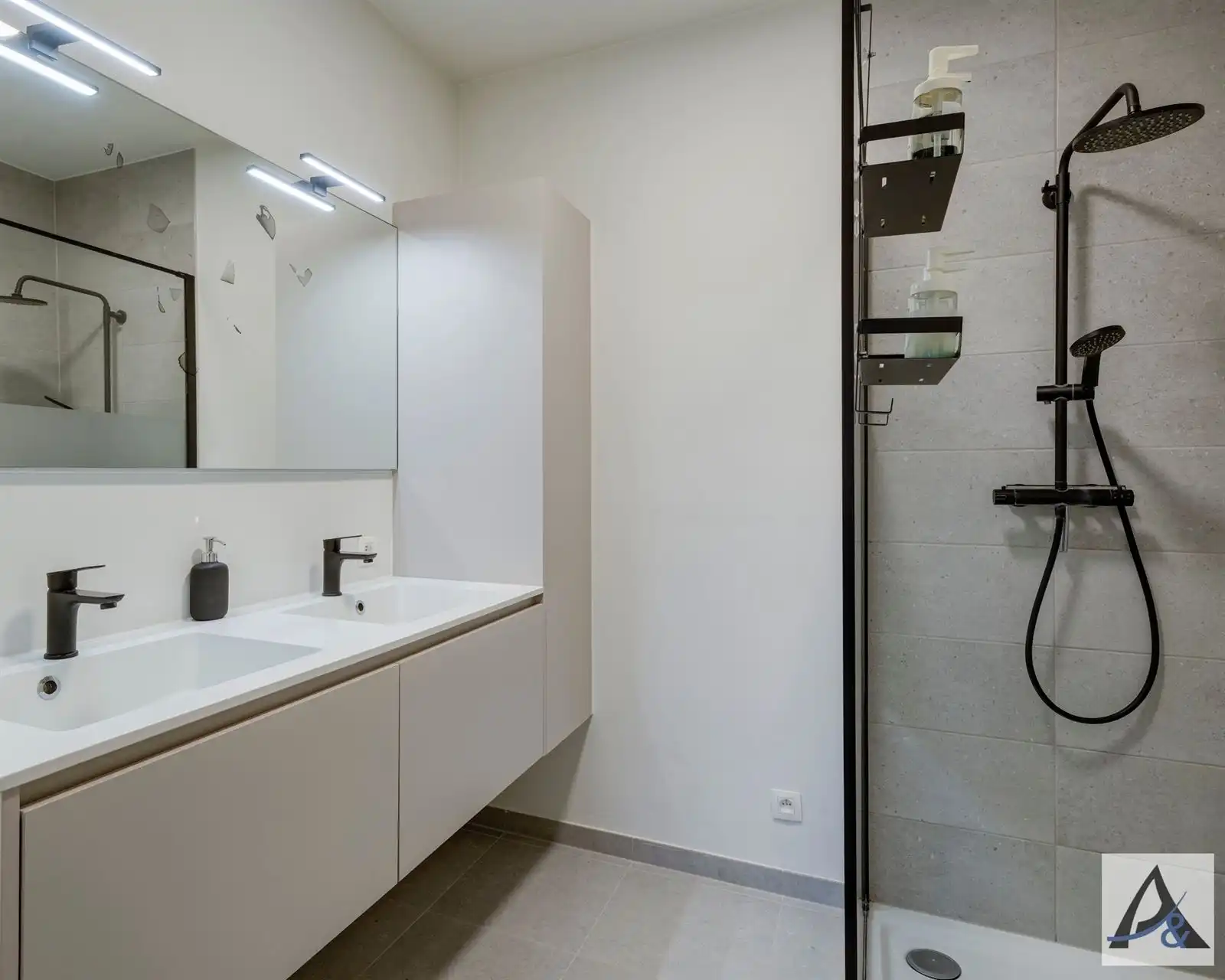 Appartement met 2 slaapkamers, ondergrondse autostaanplaats en kelderberging foto 21