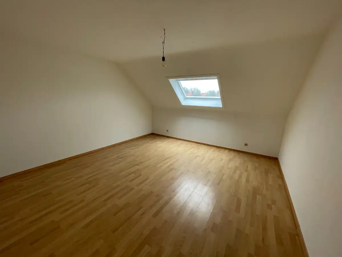 EENGEZINSWONING met tuin & garage foto 14