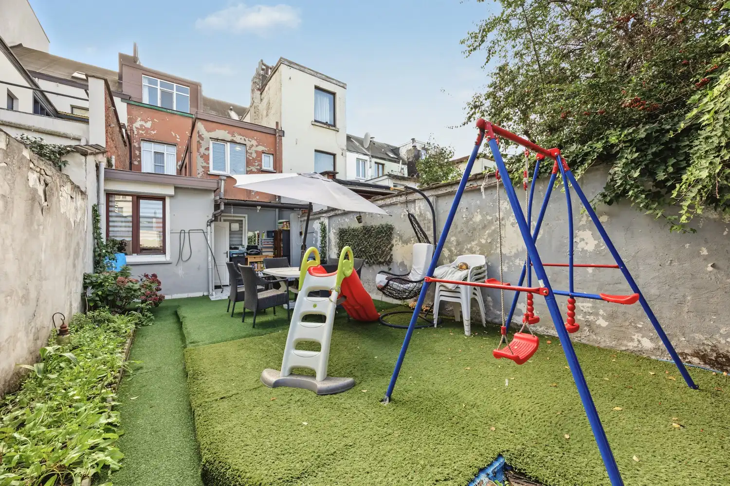 Te renoveren woning met 5 slaapkamers, 2 badkamers en ruime tuin! foto 32