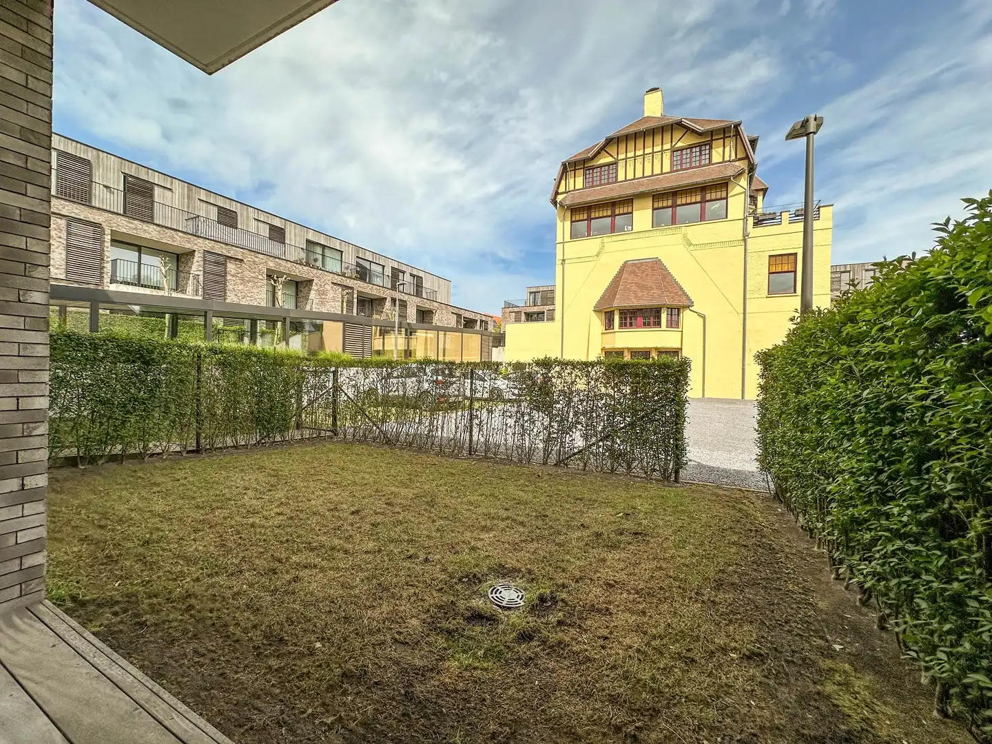 Ruime assistentiewoning met zonneterras en tuintje. foto 12