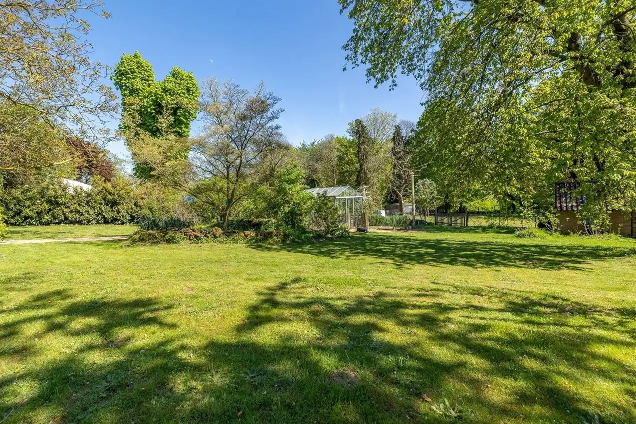 Moderne "Engelse charme, hedendaagse verfijning in oase van groen foto 22