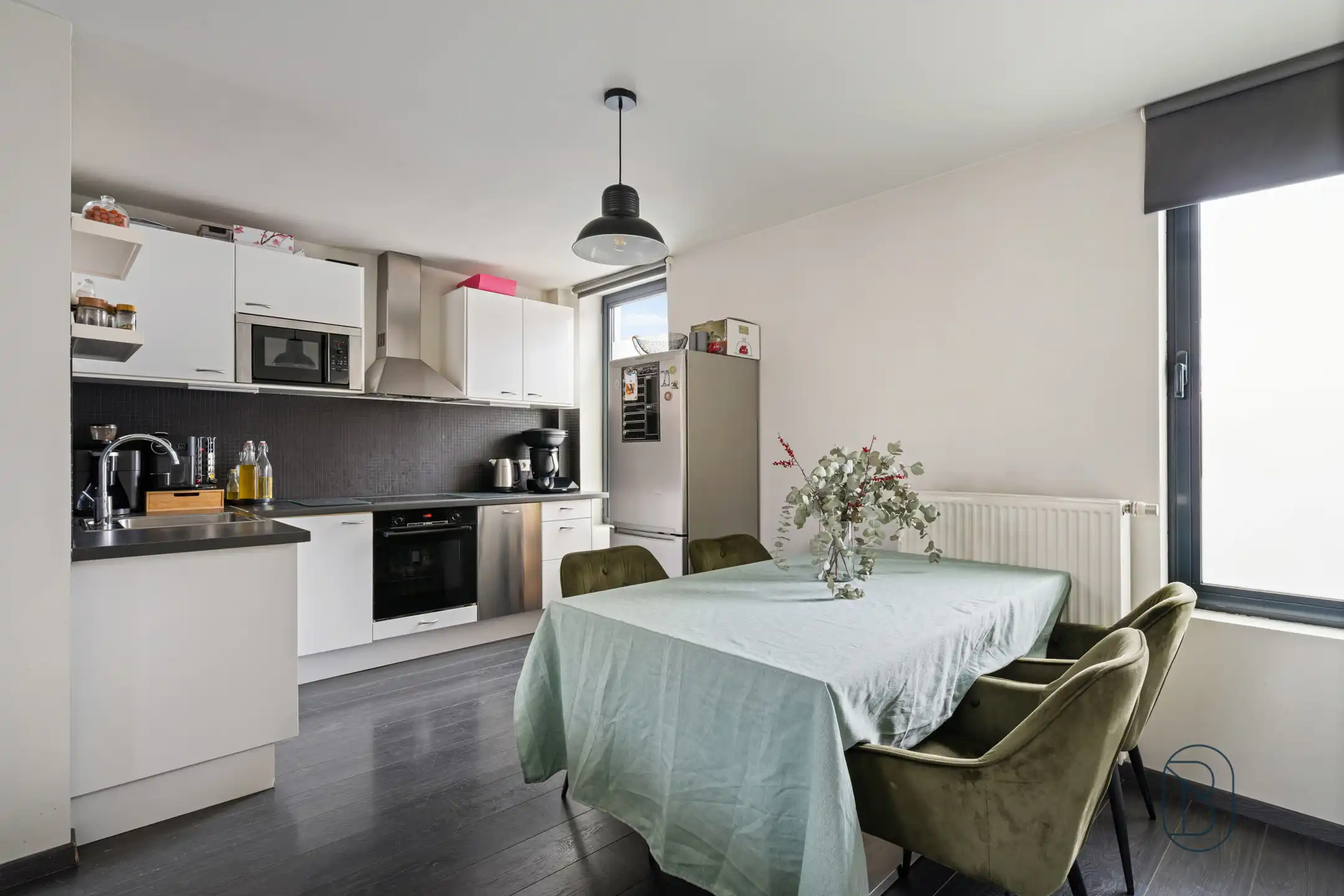 Topgelegen handelspand met verhuurd duplexappartement foto 14
