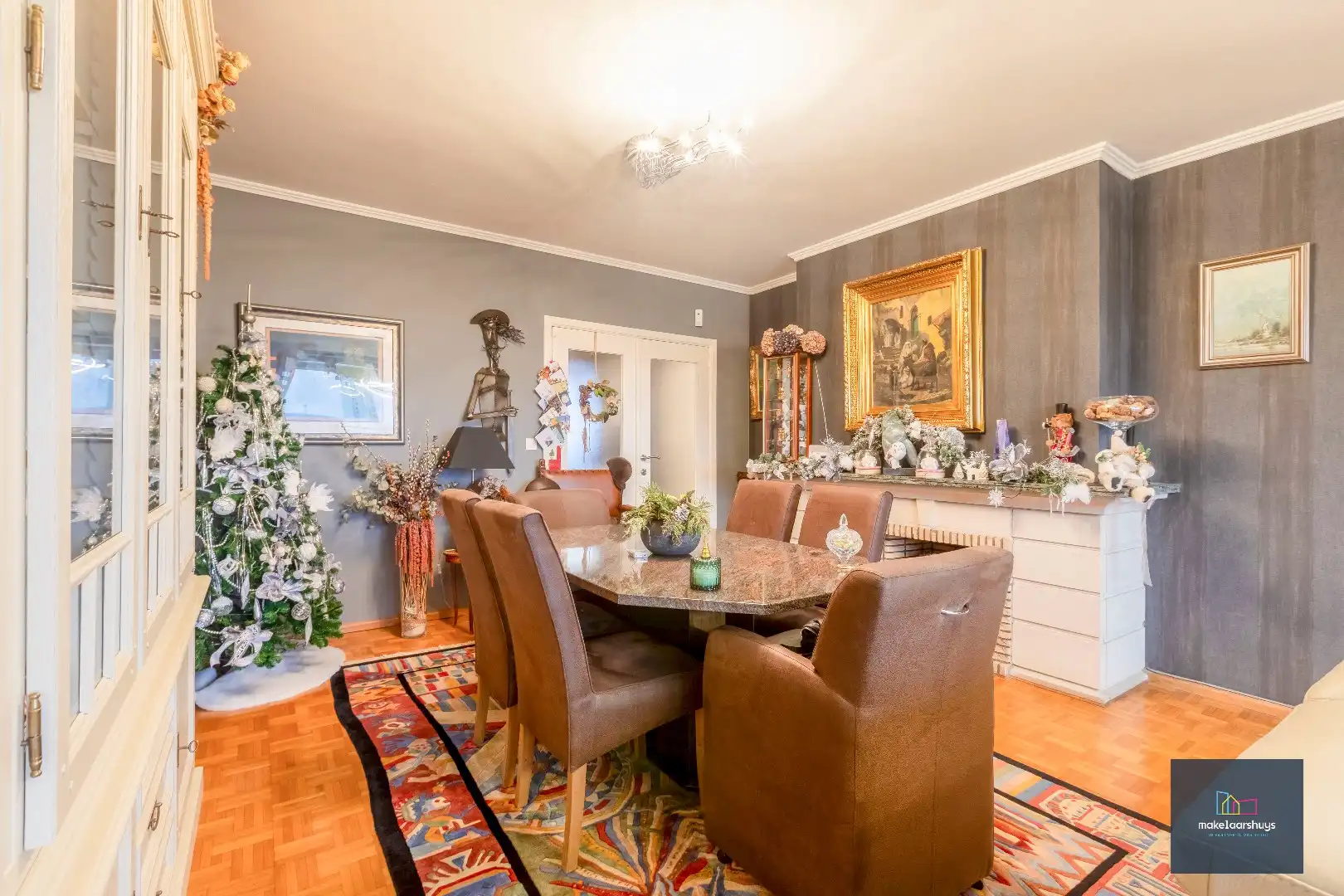 Ruim 2 slaapkamerappartement met garagebox nabij de Blaarmeersen foto 5