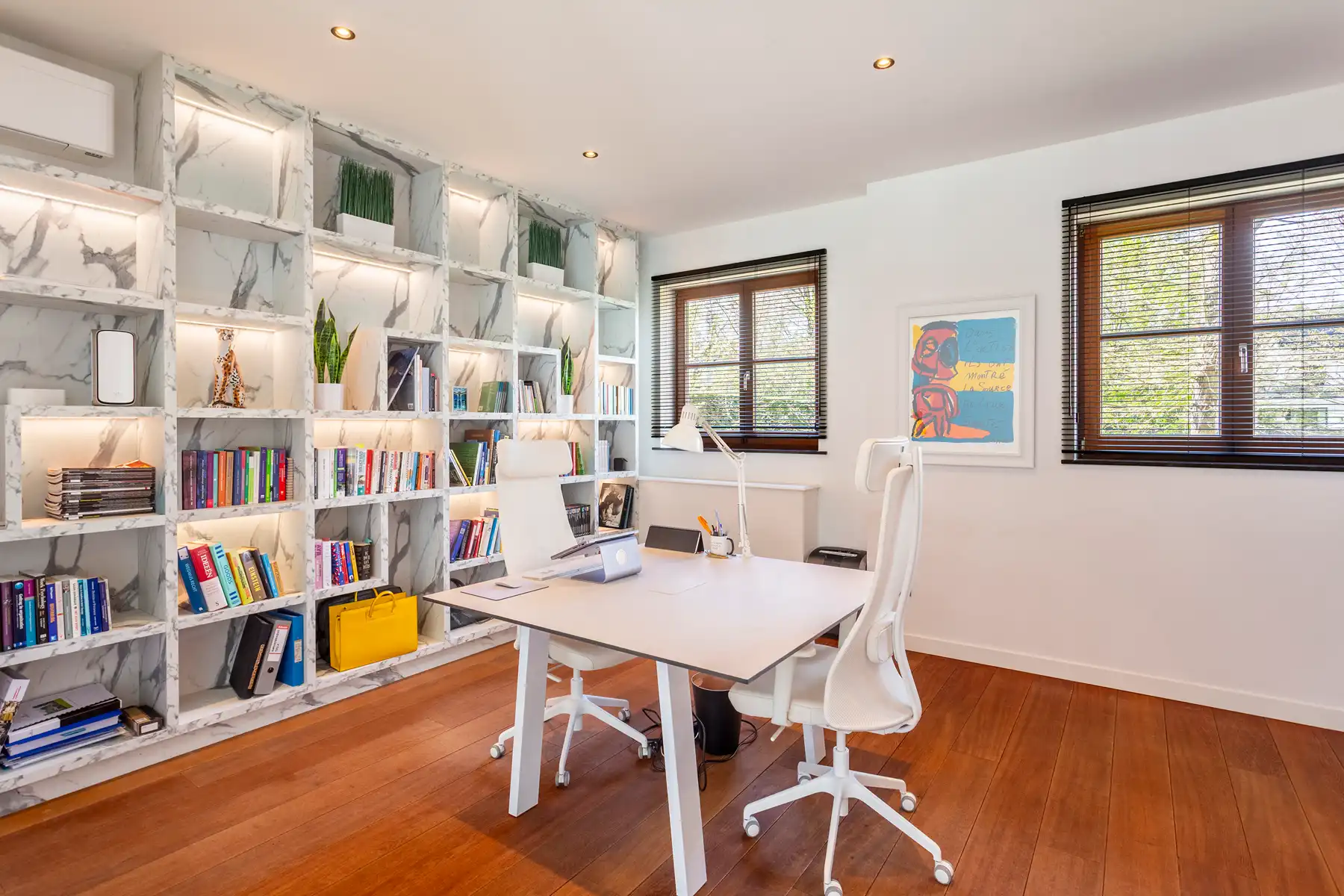 Instapklare villa met zwembad door groen omgeven foto 18