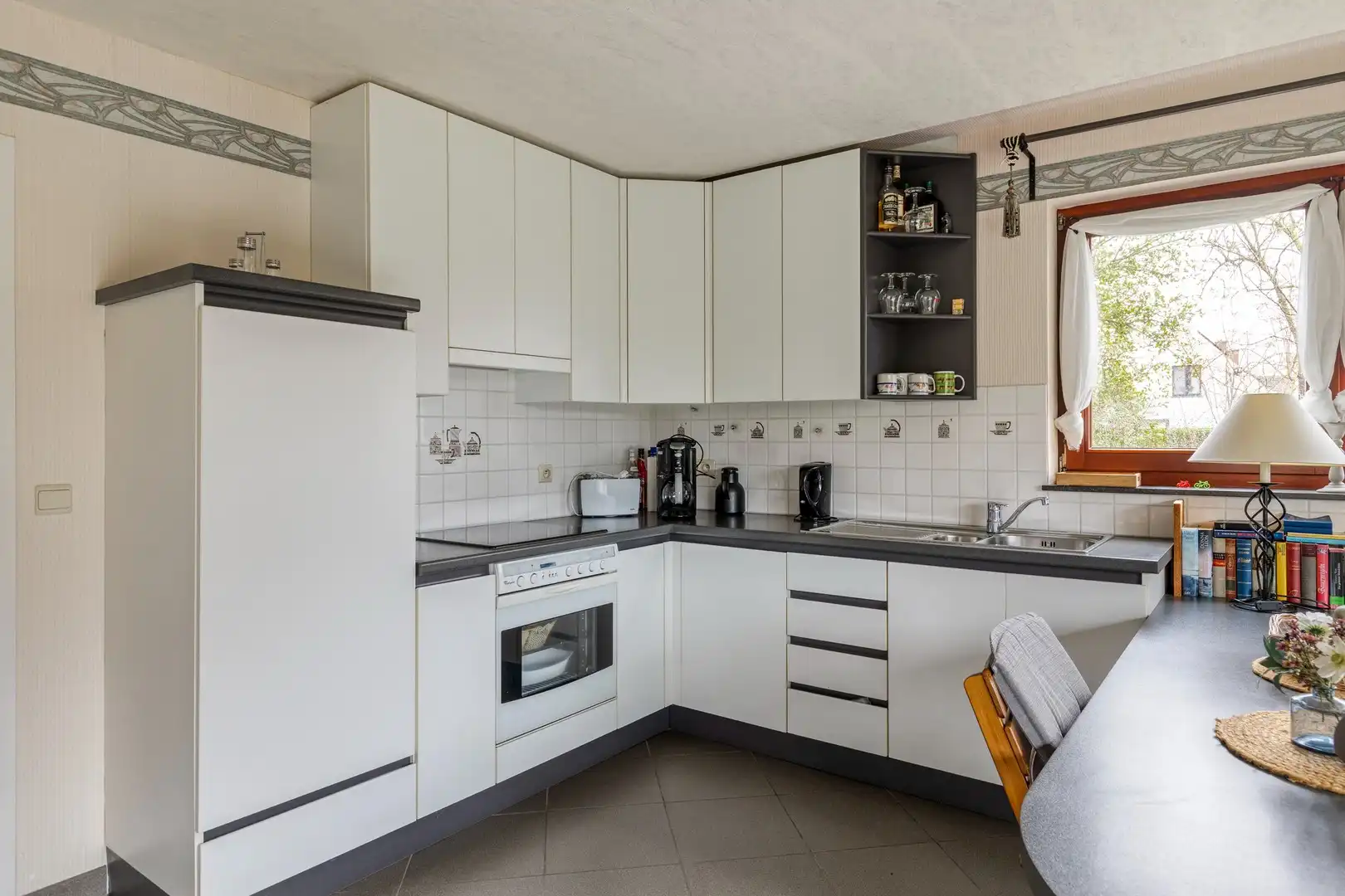 Ruim gelijkvloers appartement met grote tuin in een residentiële wijk ! foto 20