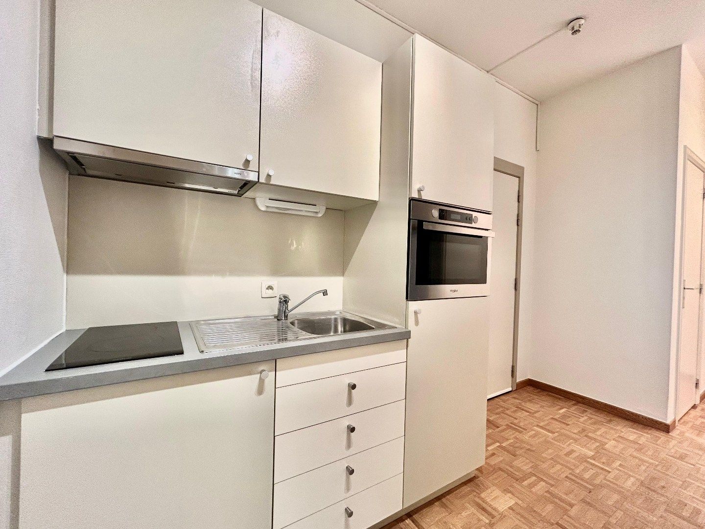 Instapklaar 1-slaapkamerappartement appartement met terras foto 6