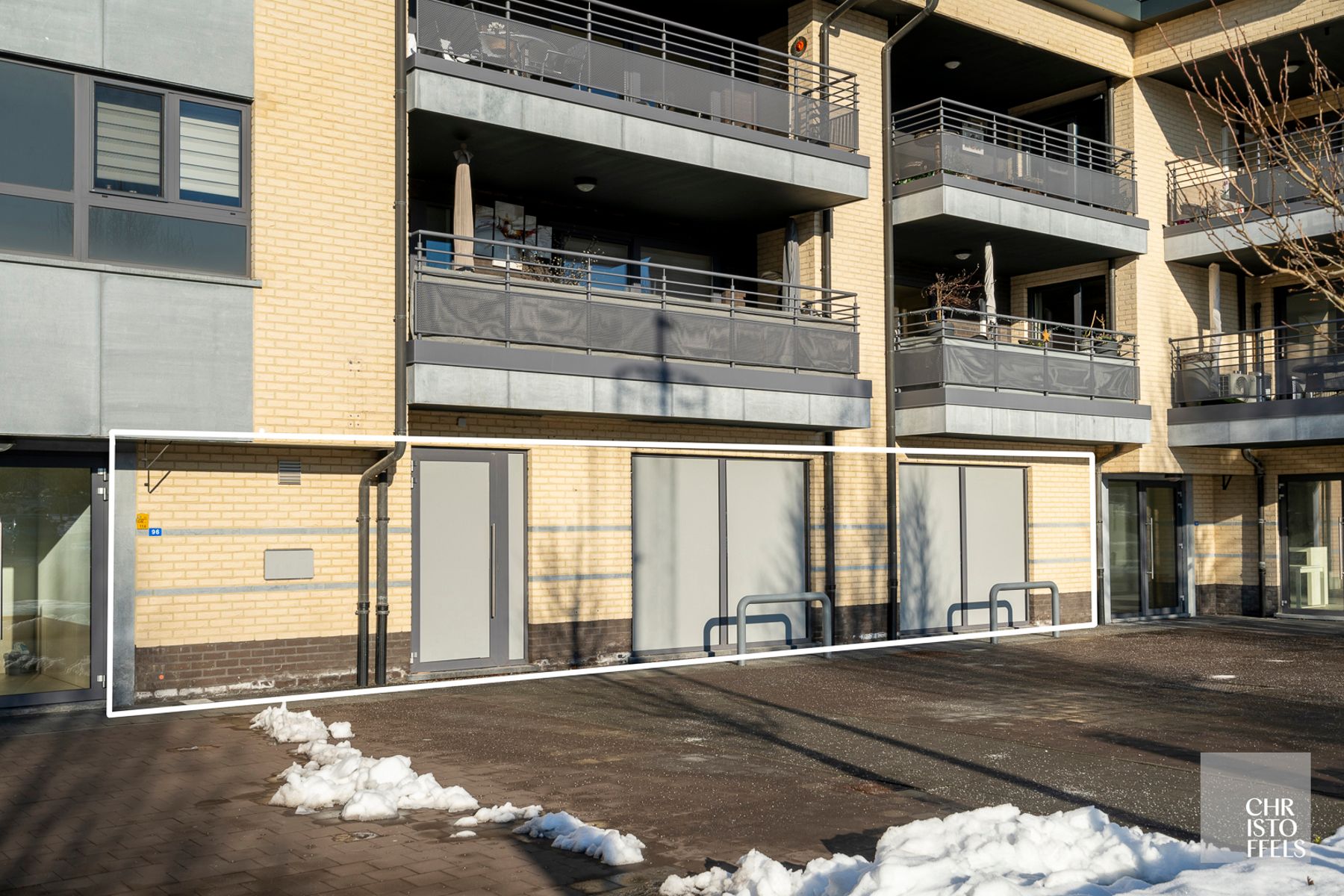 TE HUUR - Commerciële ruimte (271m²) mét parkeergelegenheid op een strategische locatie in Lanaken! foto 14