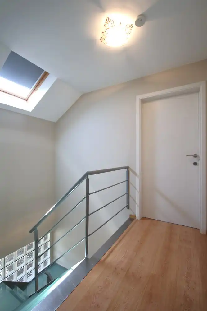 Zeer ruim duplexappartement met 3 slaapkamers in een groene omgeving foto 24