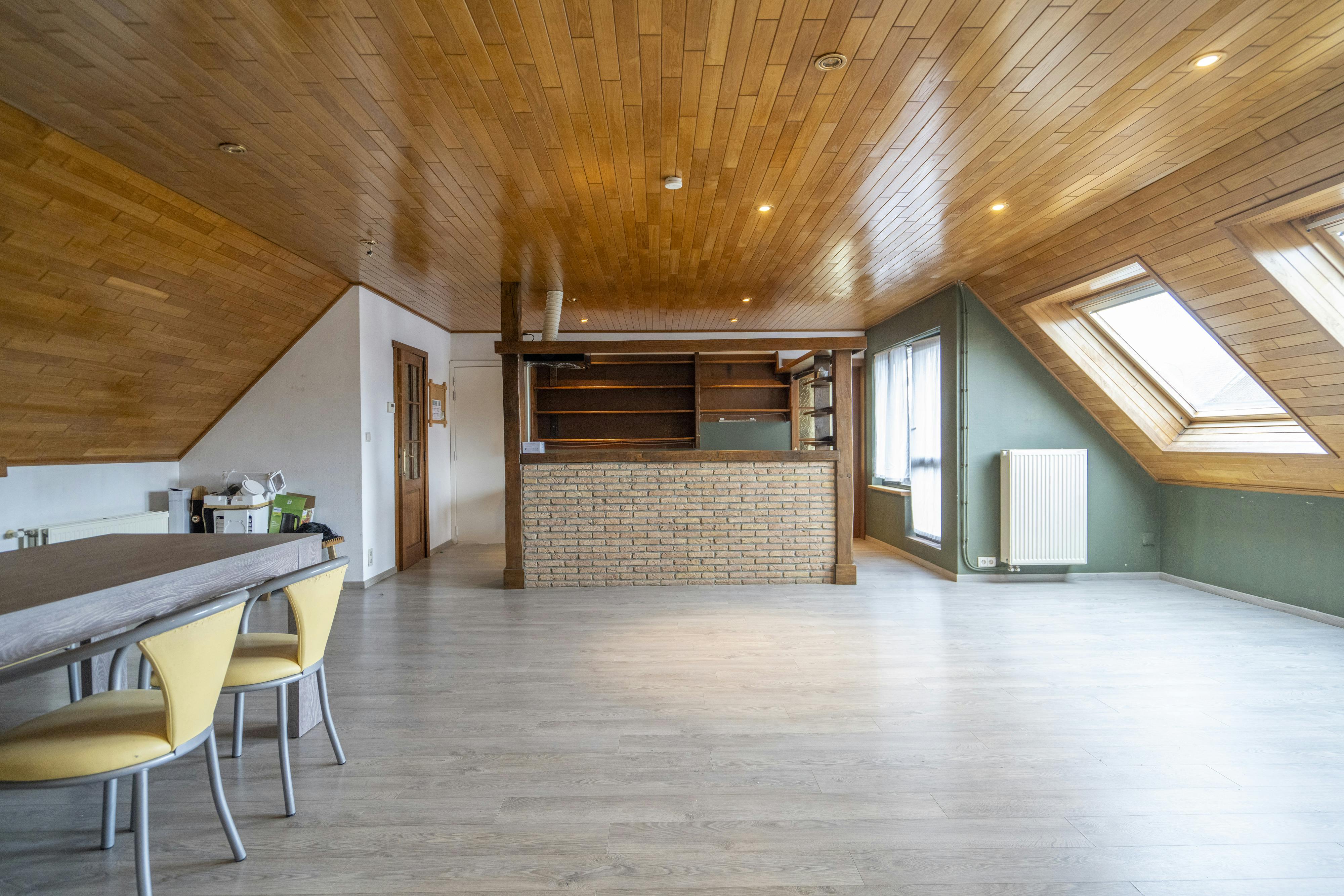 Commercieel interessant pand met woonst in Rekkem foto 5