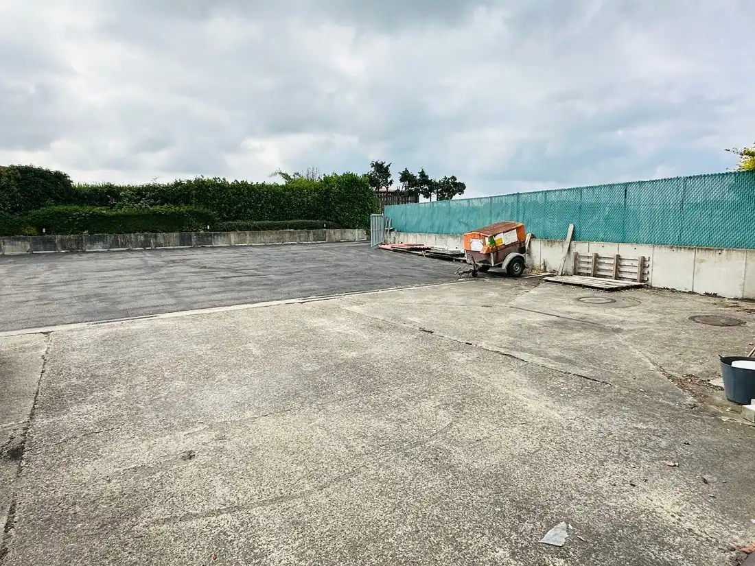 Ruim magazijn met kantoren met veel potentieel te Kuringen foto 3