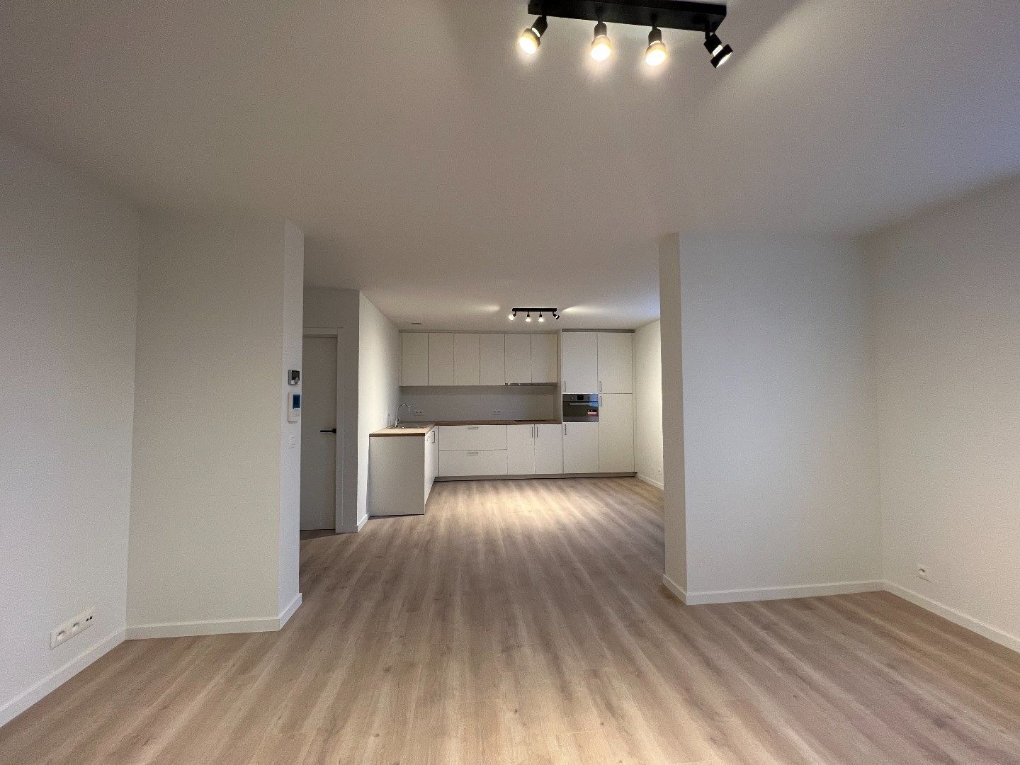 Volledig gerenoveerd duplexappartement foto {{pictureIndex}}