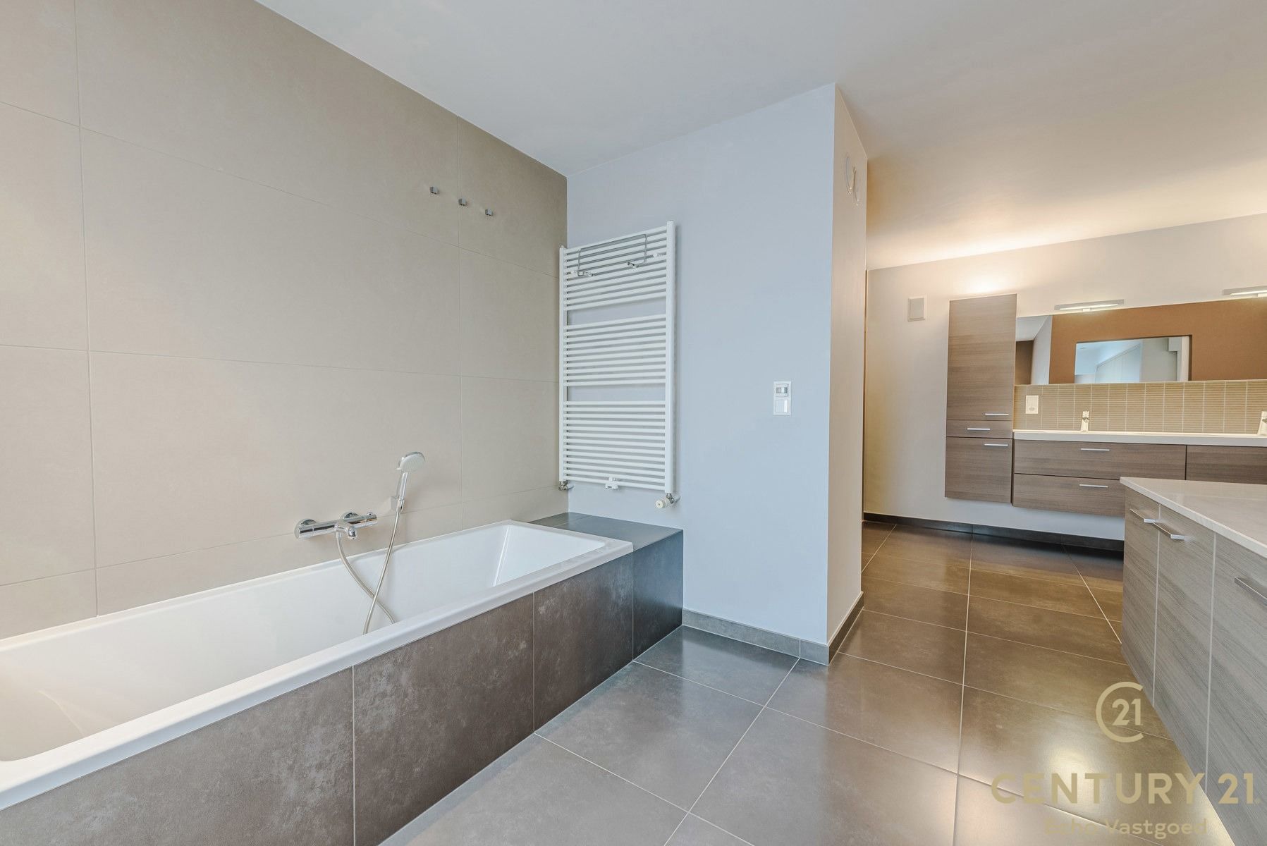 Luxe, ruime penthouse (192m²) met groot terras tegen het bos foto 24
