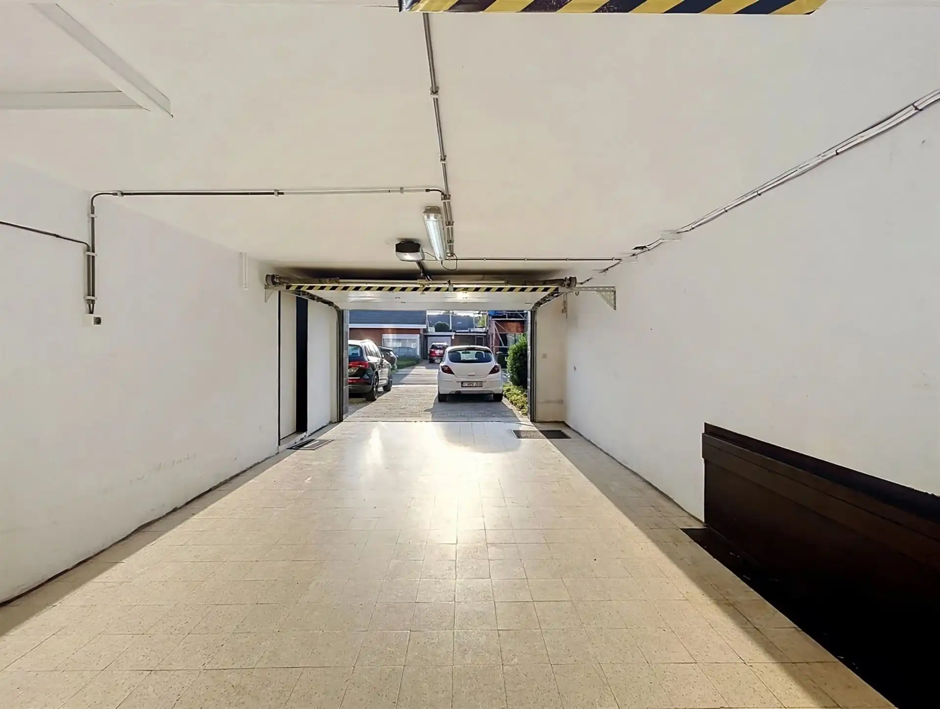 bel-etage woning met 2 slaapkamers, garage en ruime tuin op toplocatie foto 18