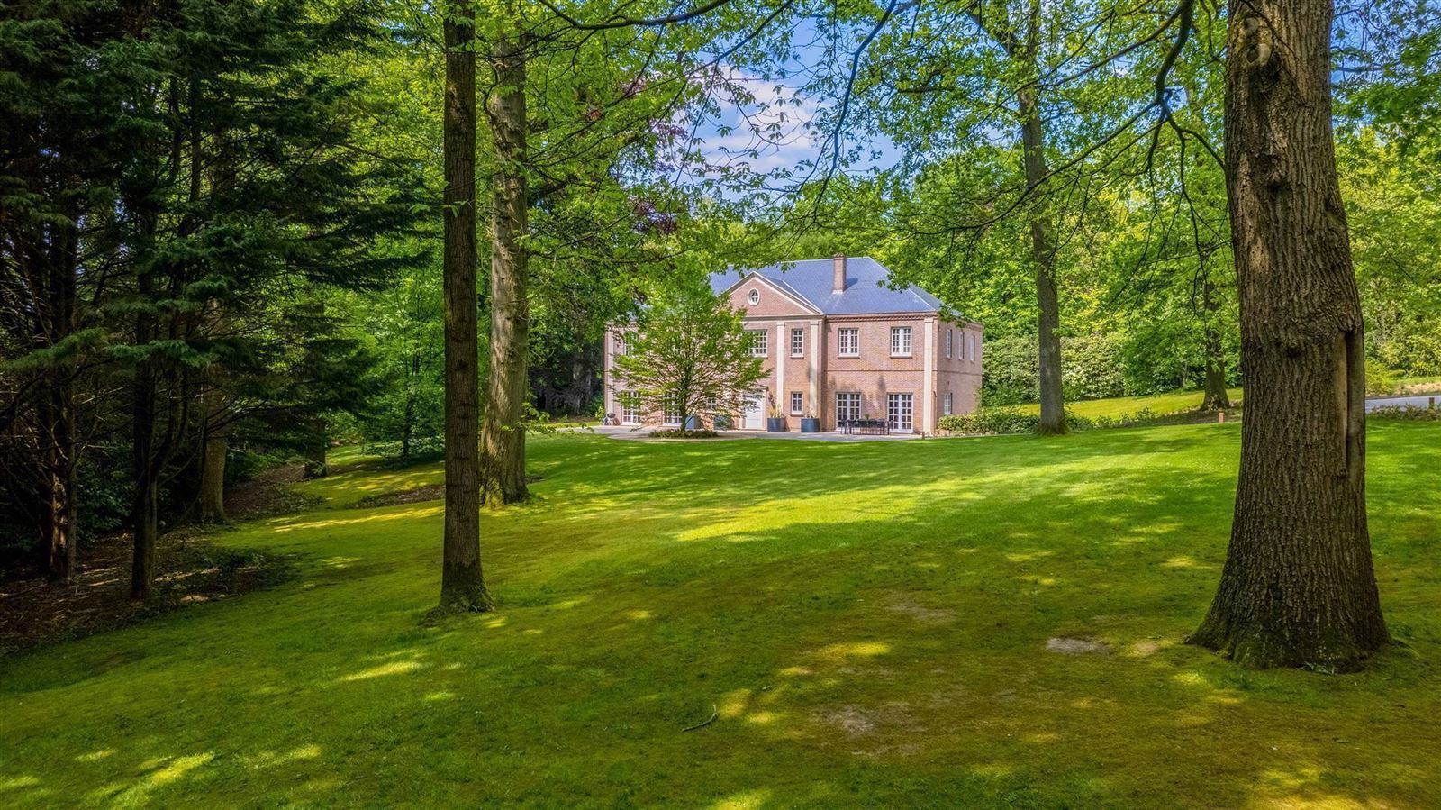 Prachtig landhuis met zwembad op 65are met 6 slaapkamers en 3 badkamers foto 2