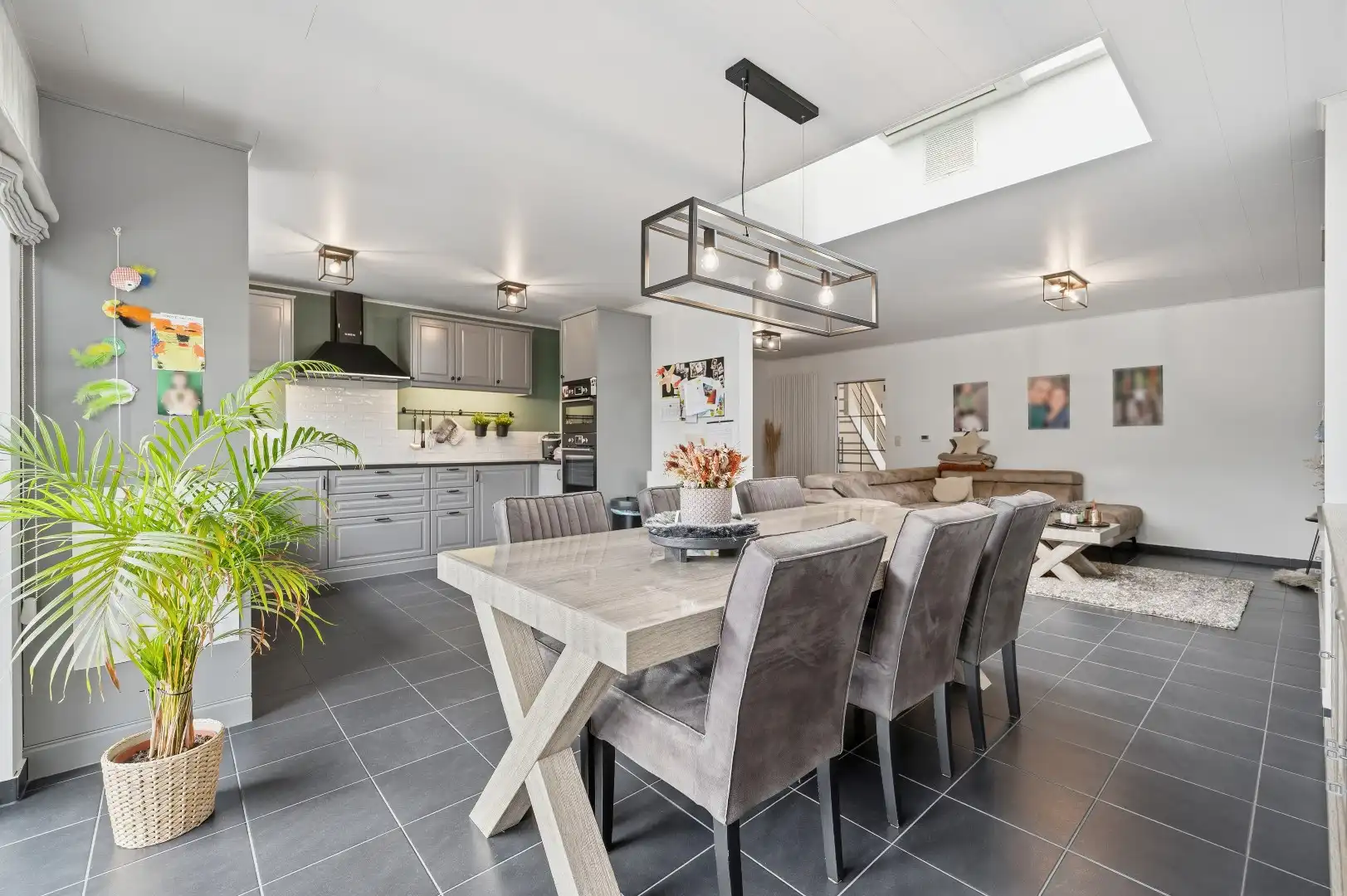Mooie instapklare gezinswoning met moderne indeling en gezellige tuin foto 10