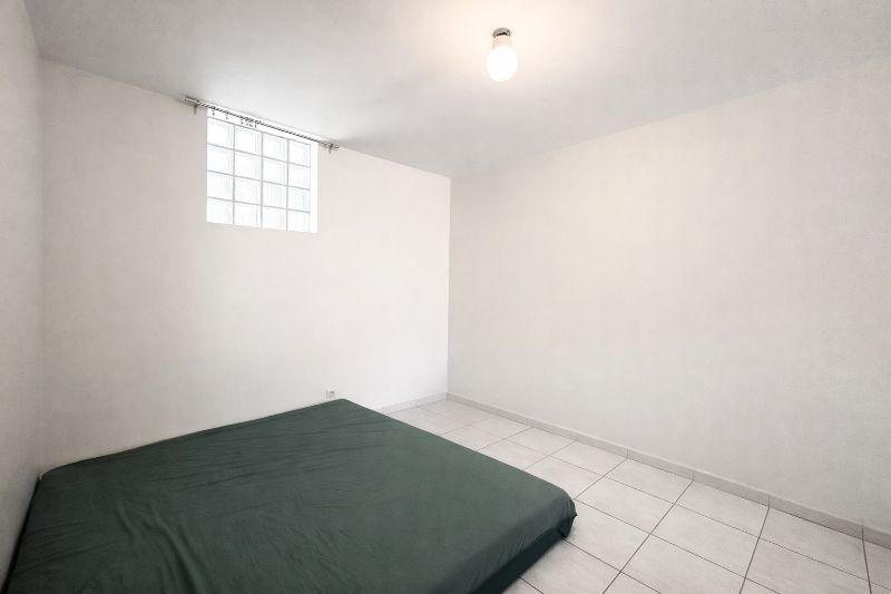 Energiezuinig 2 slaapkamer appartement vlakbij grote markt Ieper. foto 7