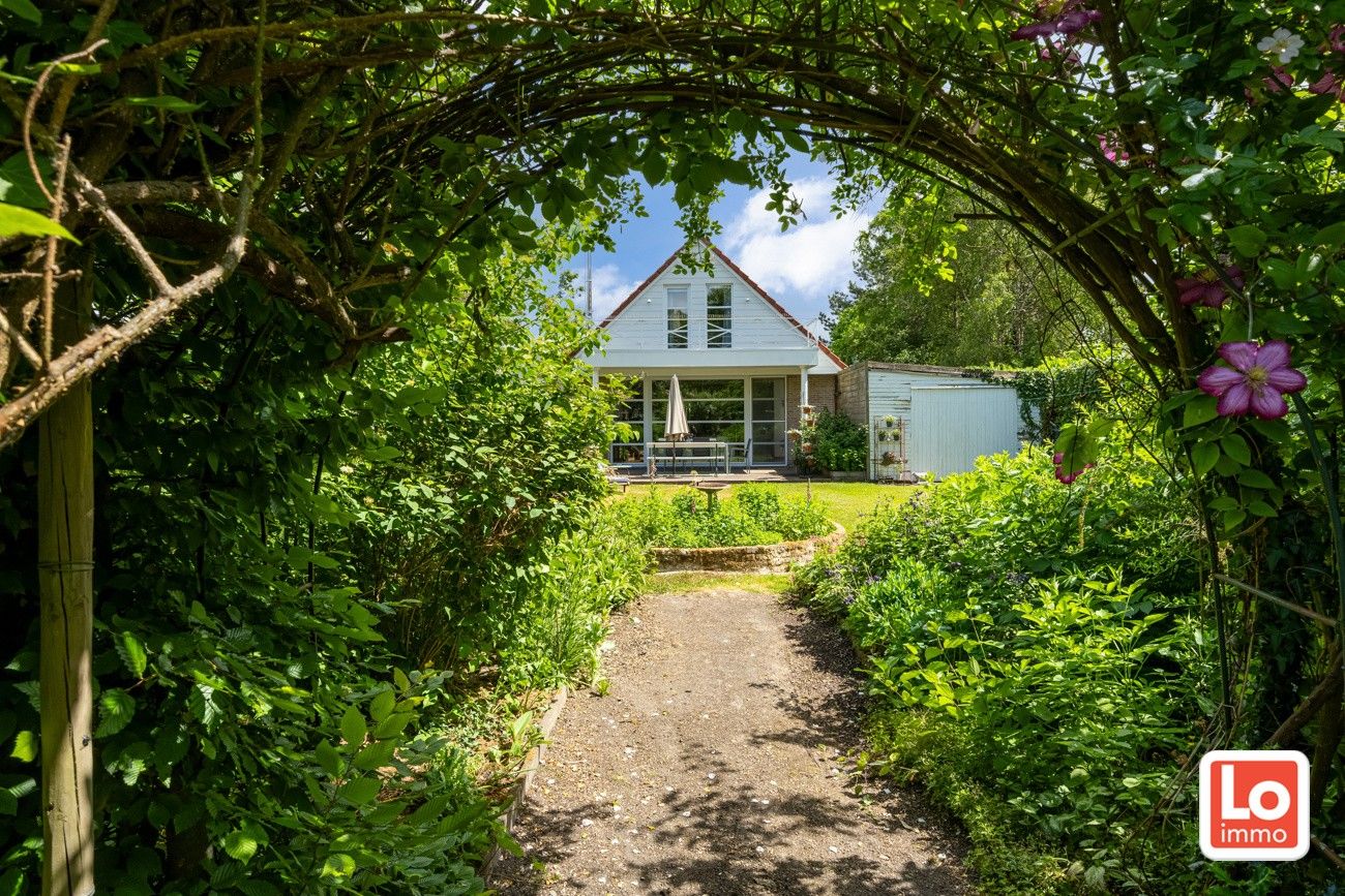 Charmante open woning met carport en héél grote aangename tuin gelegen op een toplocatie vlakbij het centrum van Zaffelare! foto 3