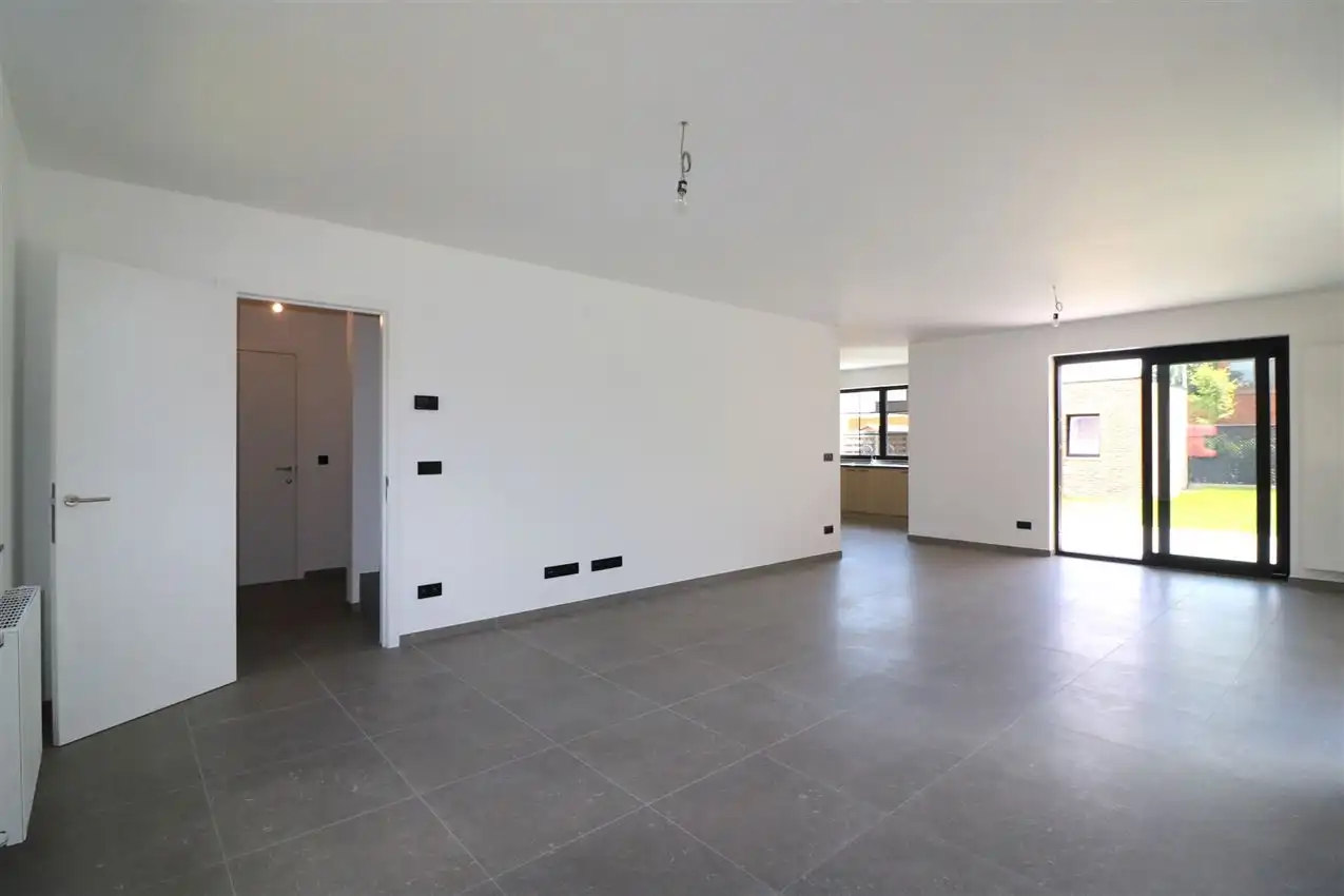 Aangename woning met drie slaapkamers en mooie tuin op rustige locatie foto 4