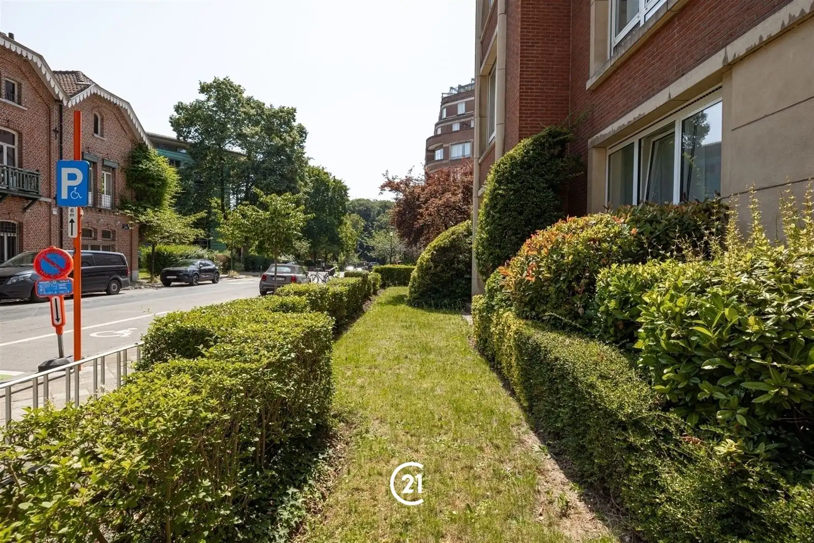 CAMBRE – Uitzonderlijk luxueus gelijkvloersappartement met tuin tegenover Ter Kamerenbos

  foto 26