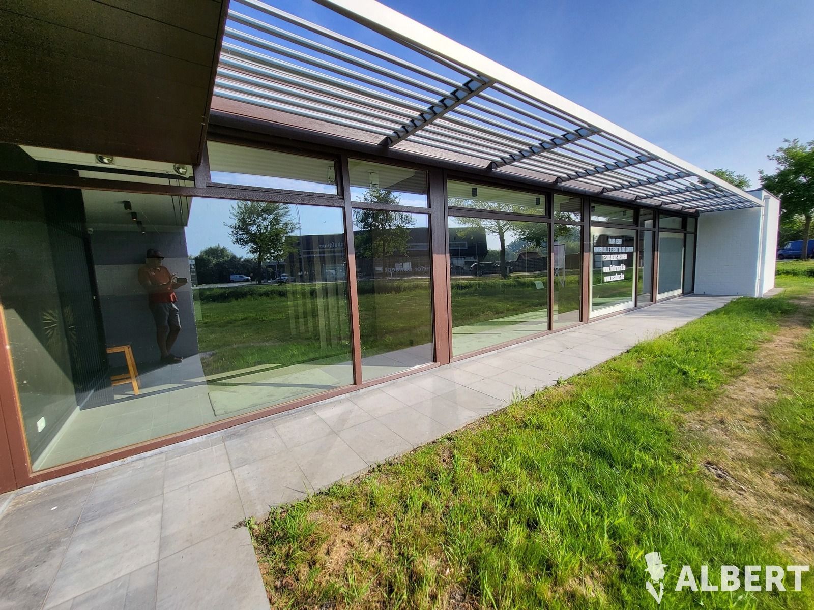 Exclusieve en centraal gelegen handelsruimtes in Loppem foto 15