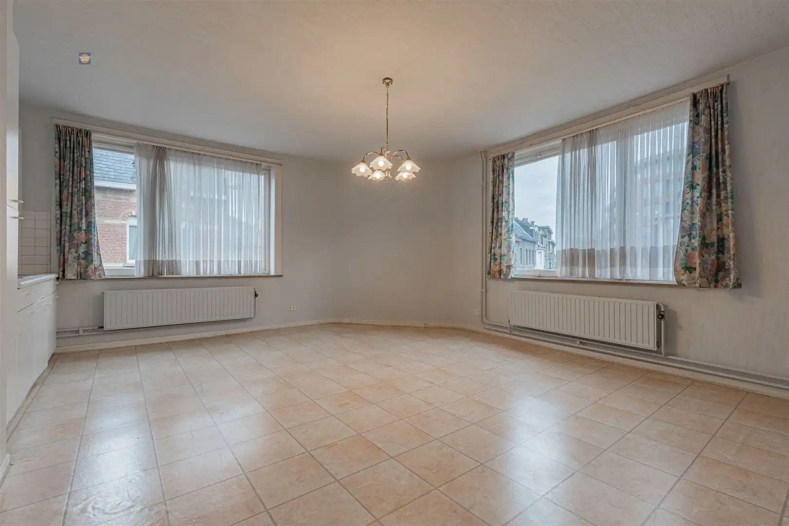 Handelsruimte met appartement foto 11