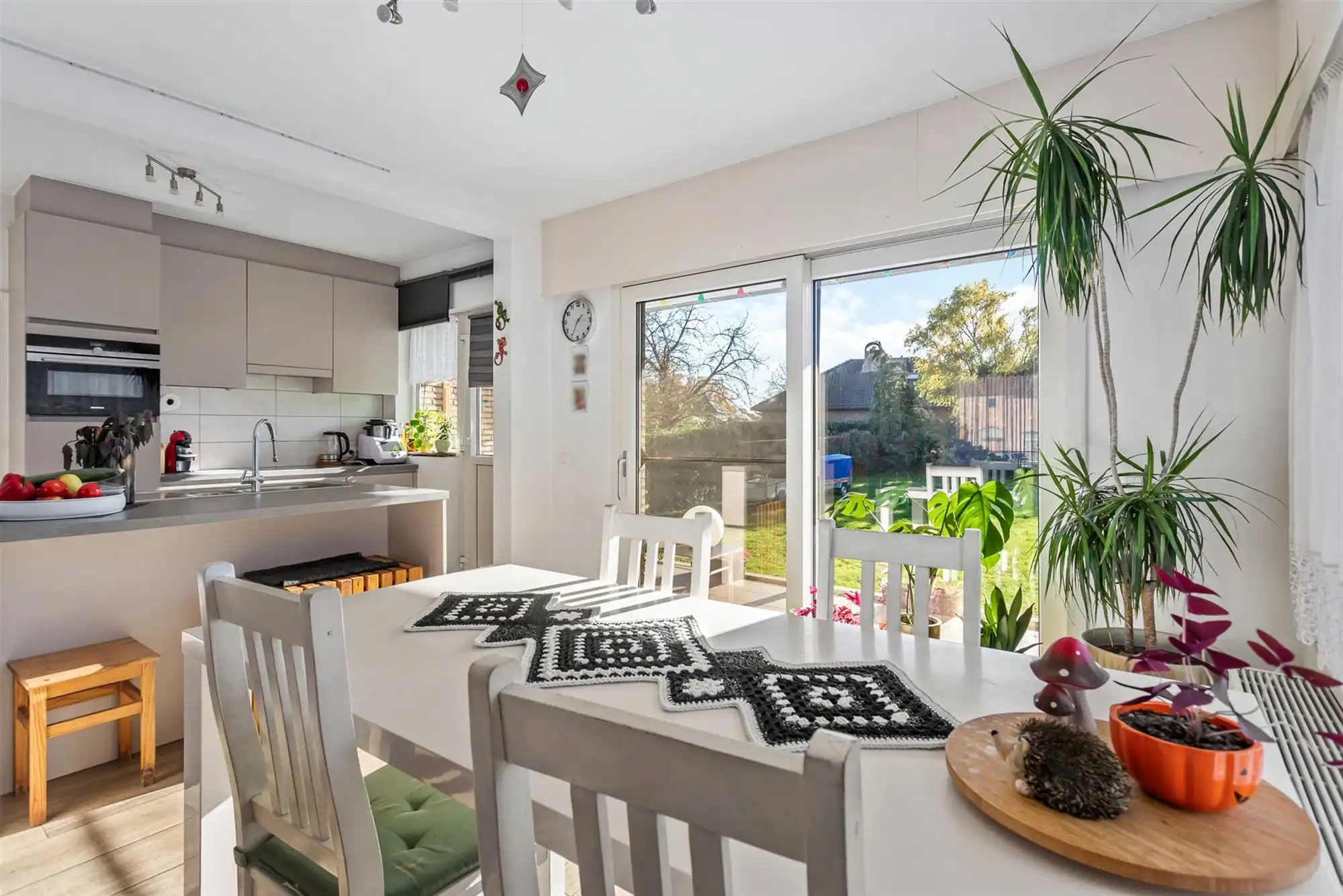 VOLLEDIG GERENOVEERDE, PERFECT INSTAPKLARE WONING OP MOOI PERCEEL! foto 7