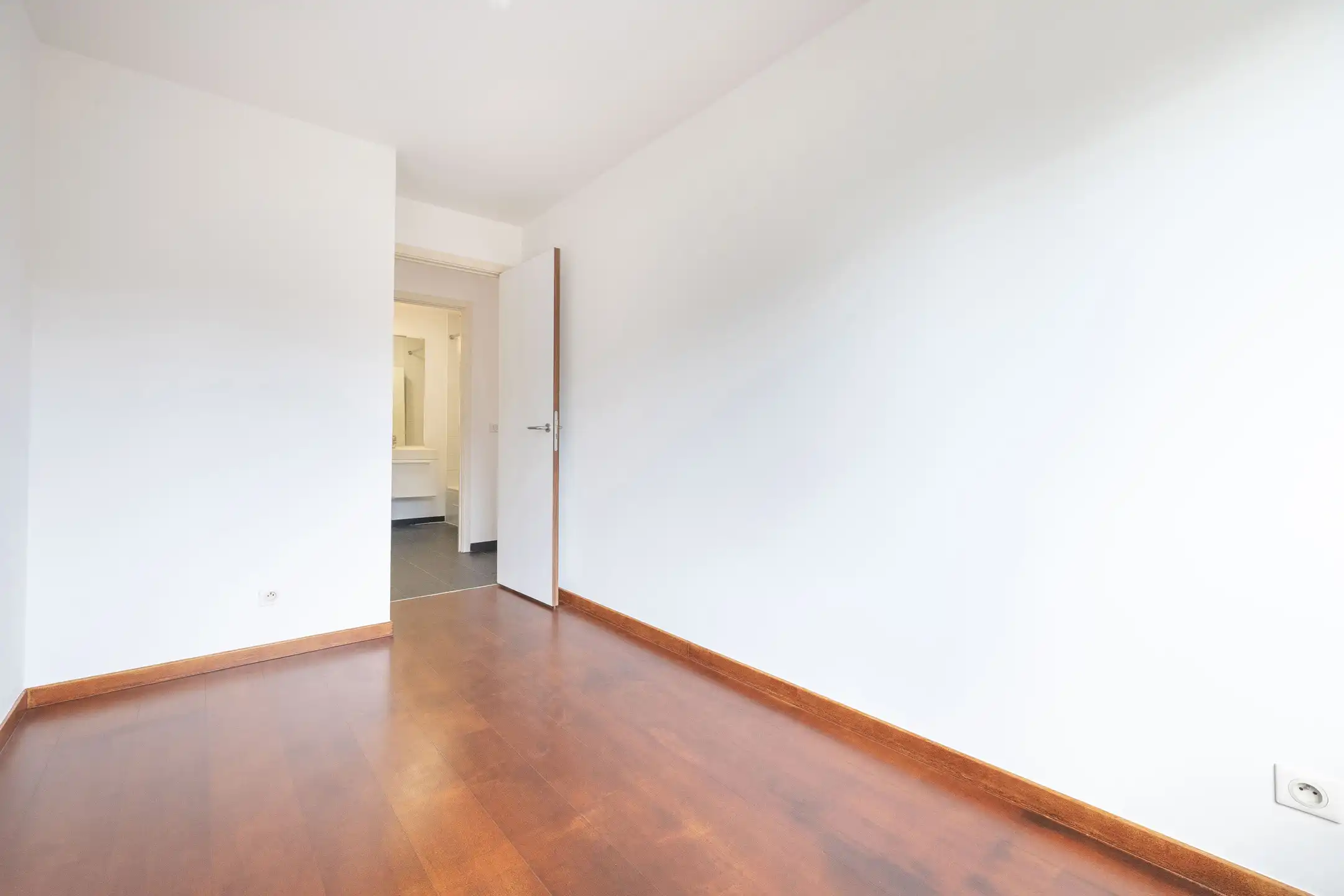 Mooi recent appartement met 2 slaapkamers en parking foto 13