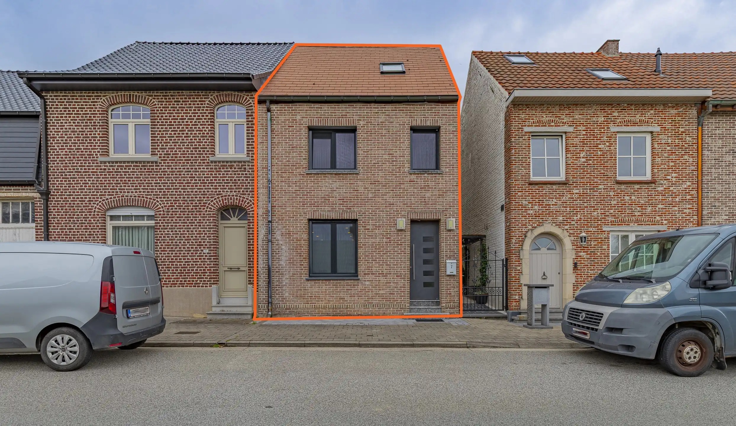 NIEUWERKERKEN– Gerenoveerde woning met 3 slk's, tuin, garage foto 2