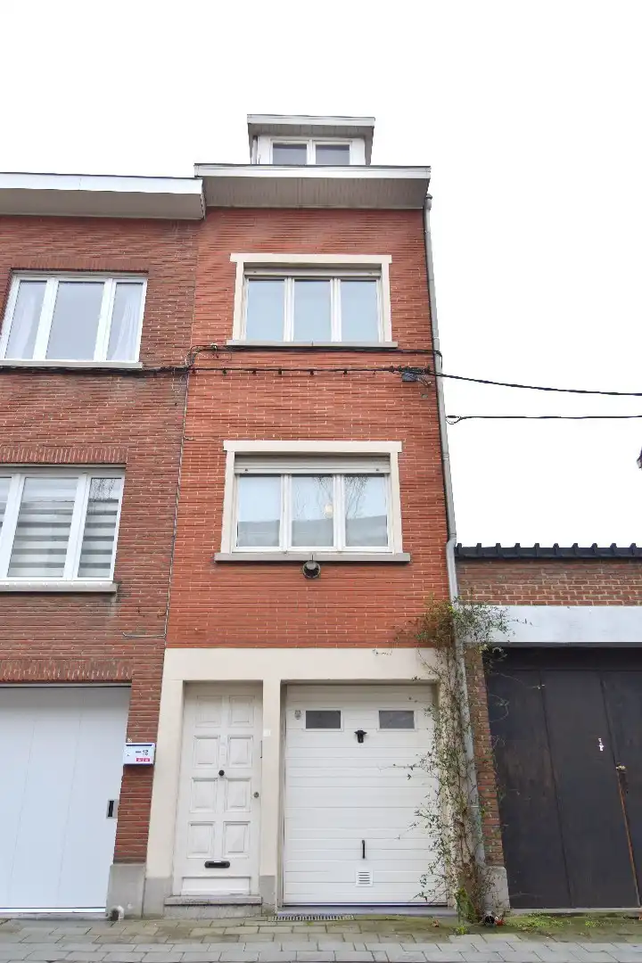 Charmante stadswoning met opslagplaats (48,5 m²) en westgericht terras in hartje Kortrijk foto 10