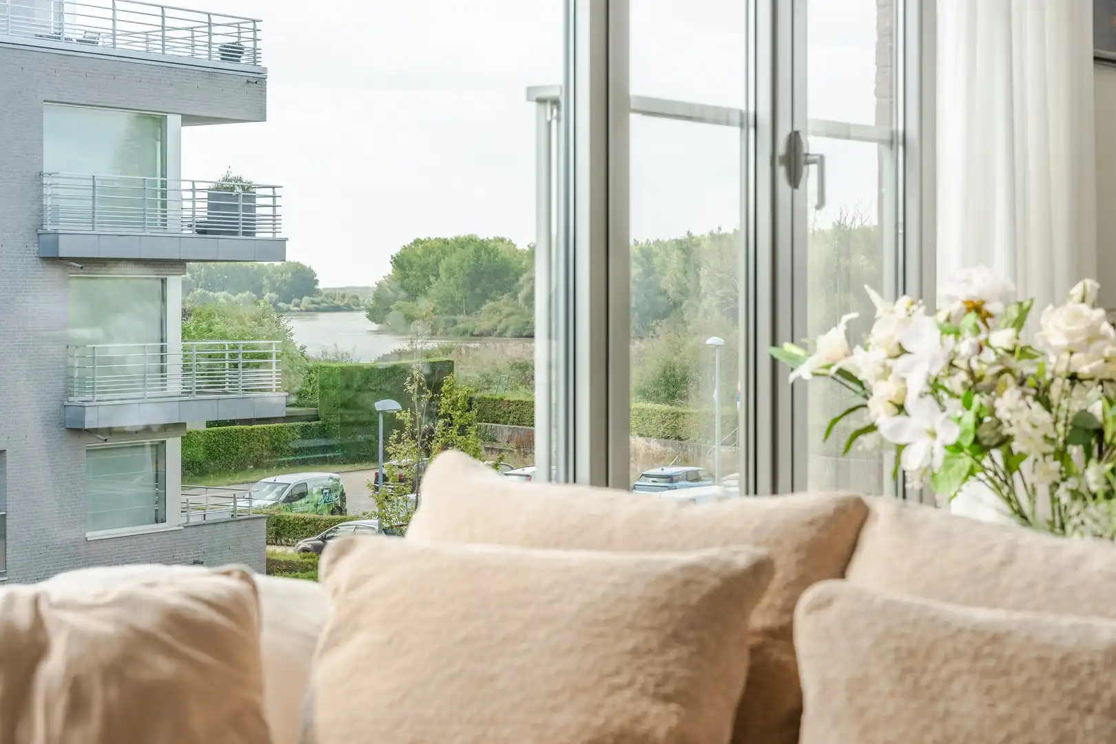 Prachtig duplex appartement met 3 slaapkamers, 3 terrassen en 2 autostaanplaatsen foto 2