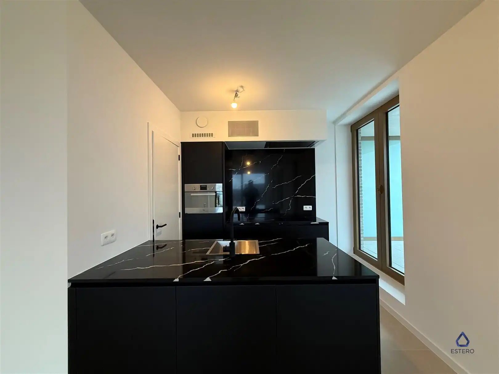 Luxe nieuwbouwappartement met dubbel terras op toplocatie foto 8