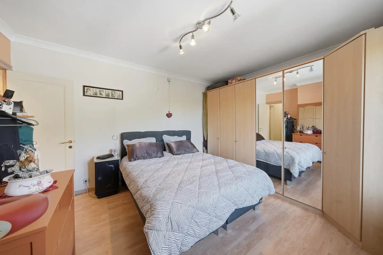 Goed onderhouden rijwoning nabij de Groene Kouter in Zwevegem foto 16
