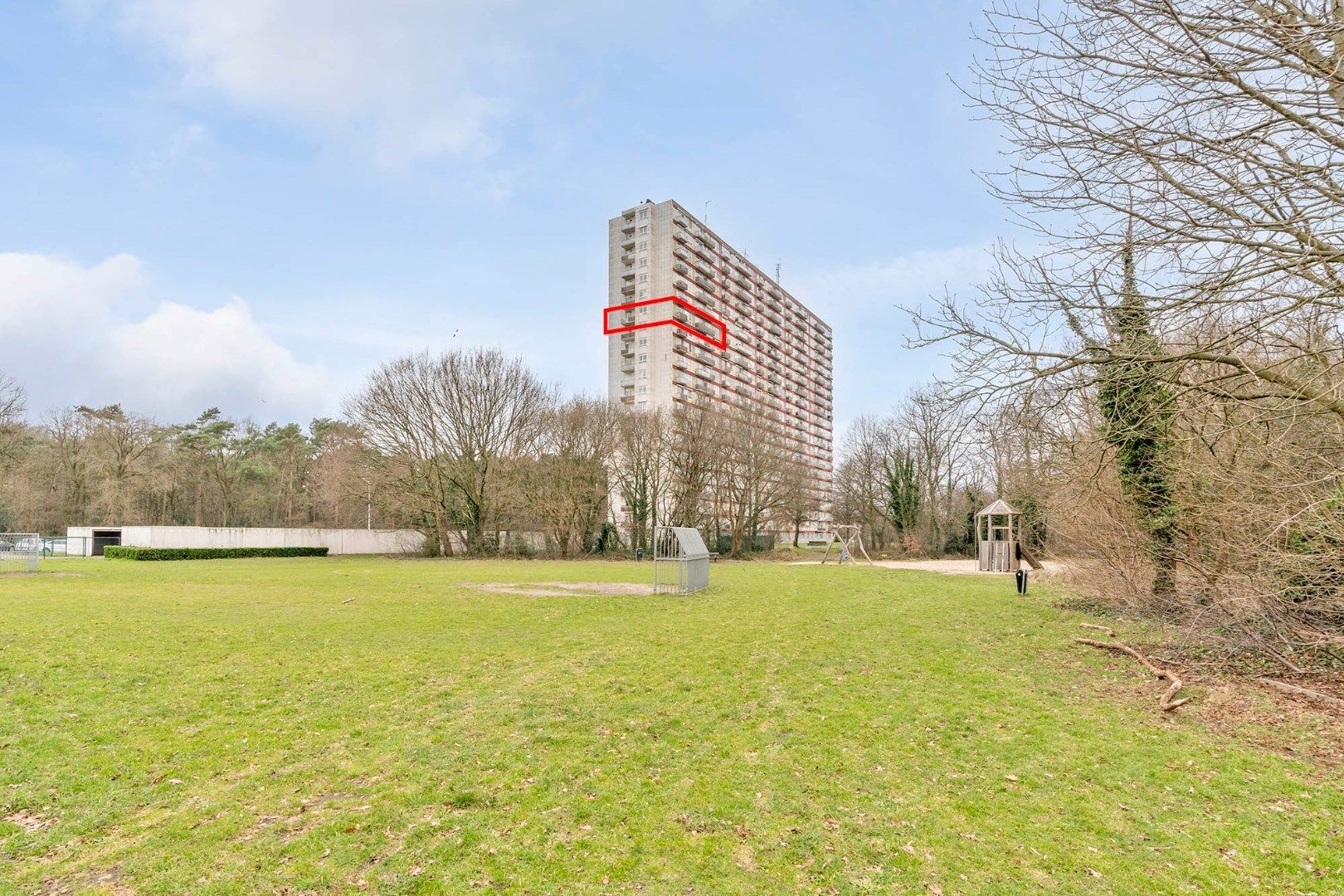 Uitzonderlijk ruim appartement met 4 slaapkamers in Genk. foto 4