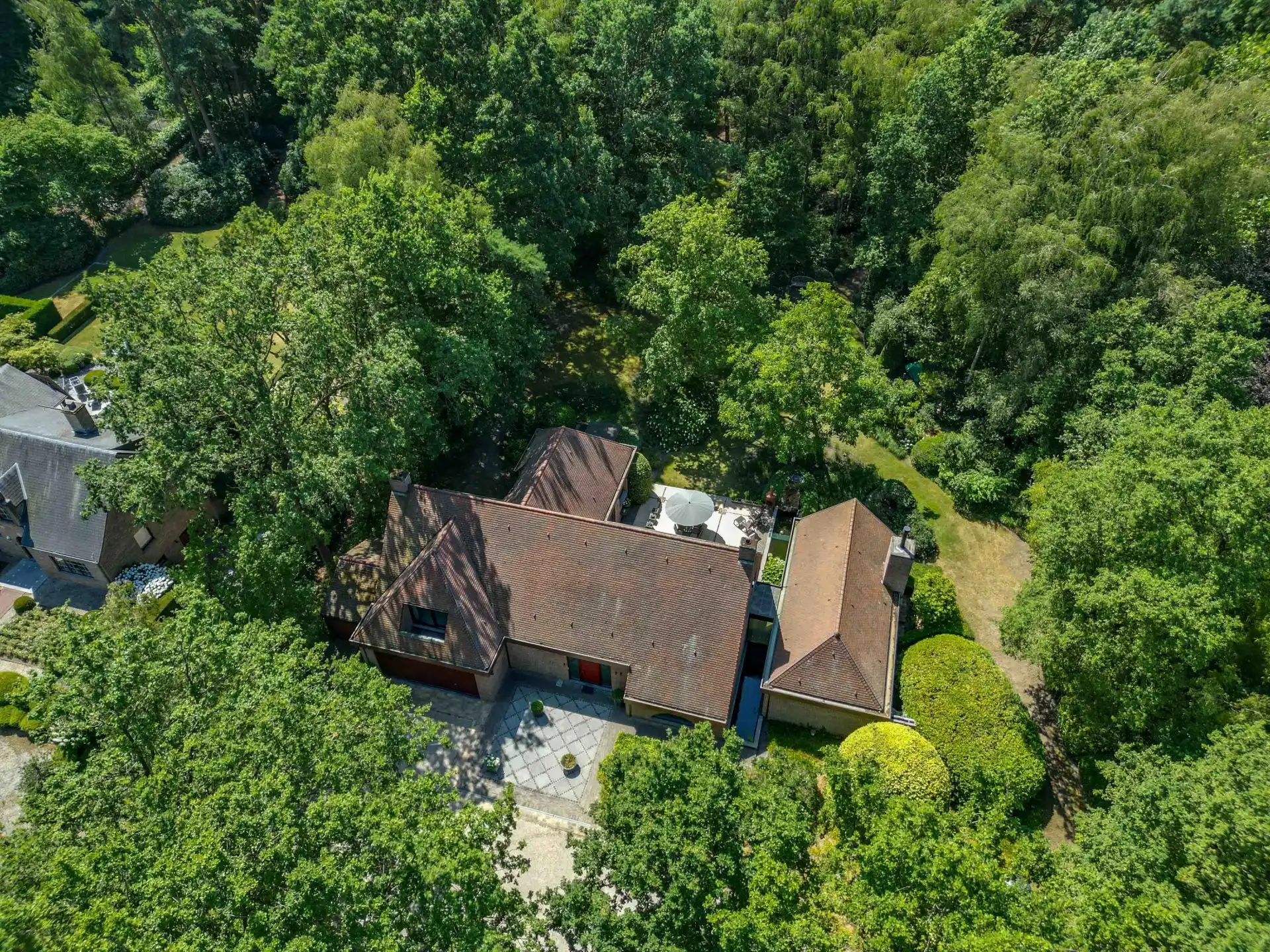 Exclusieve Residentiële Villa met Tijdloze Elegantie en Uitzonderlijk Wooncomfort foto 3