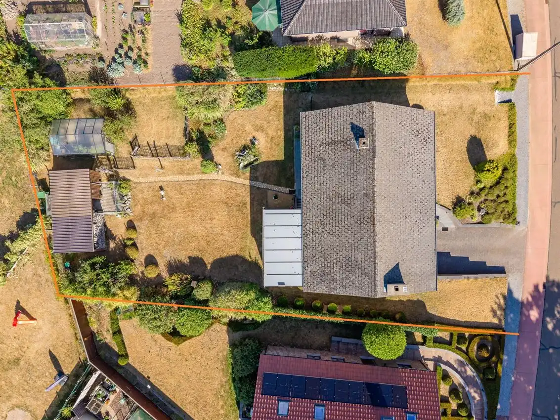 Vrijstaande gelijkvloerse woning, EPC D, 3 slpks op 9a42 met ruime kelder en inpandige garage foto 2