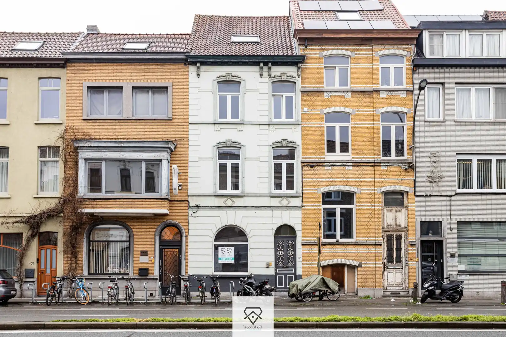 Ruime stadswoning met ingesloten terras foto 2