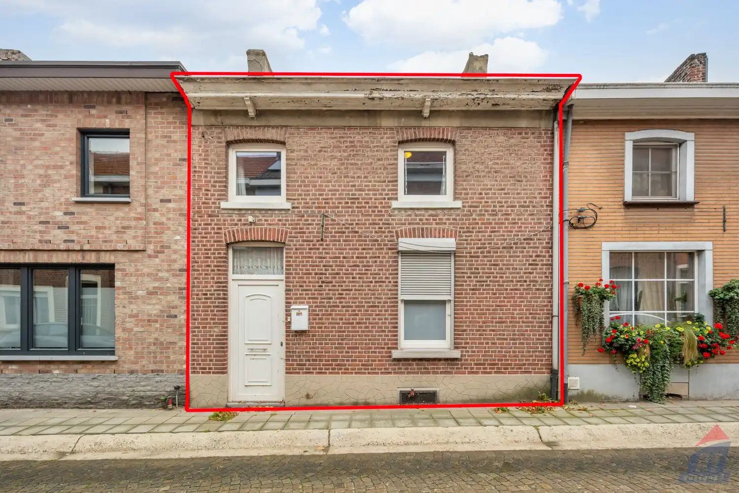 Interessant renovatieproject met veel potentieel, vlak bij het centrum en station van Landen foto {{pictureIndex}}