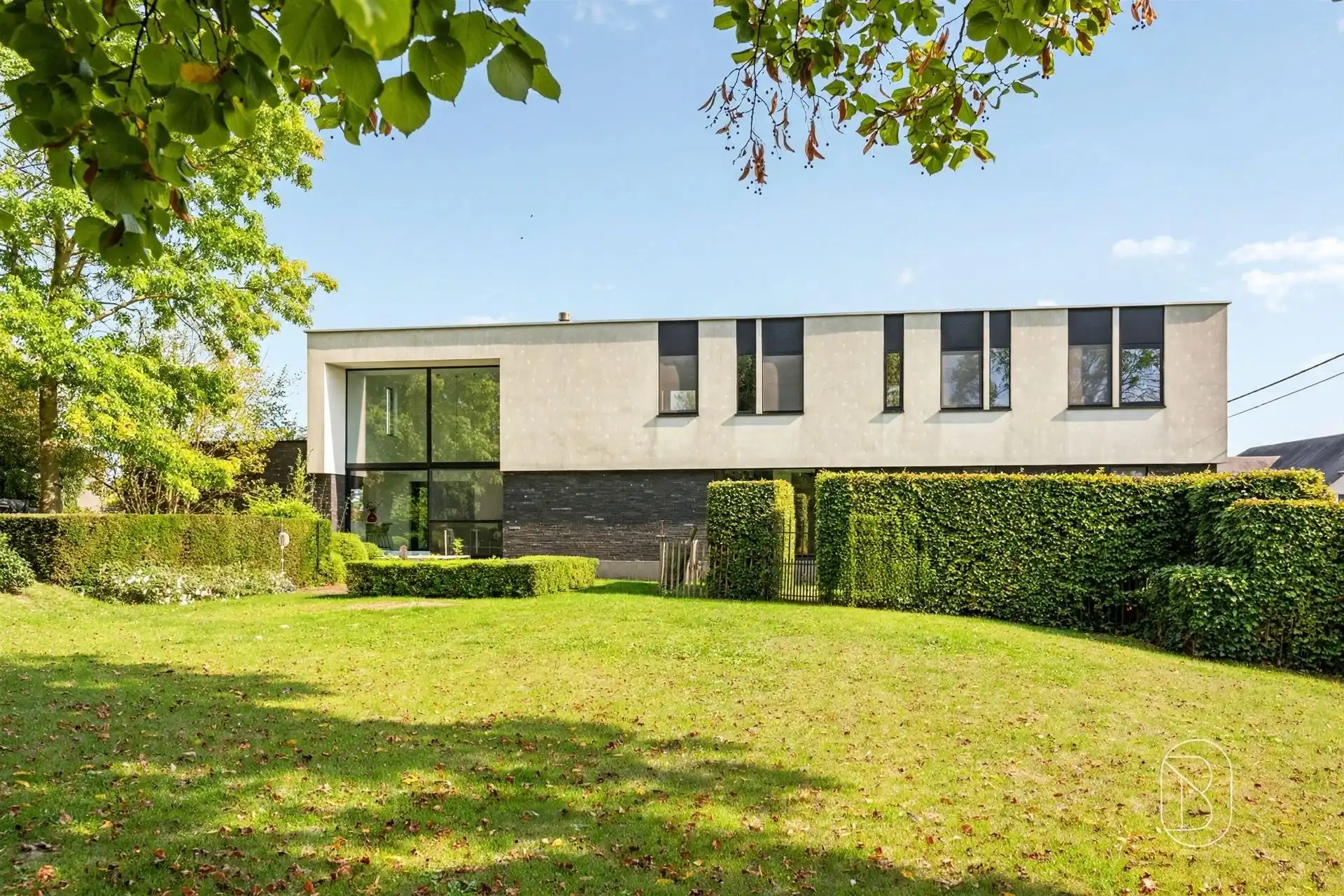 Ruime moderne villa met 6 slpk & prachtige tuin op 2200M2 foto 4