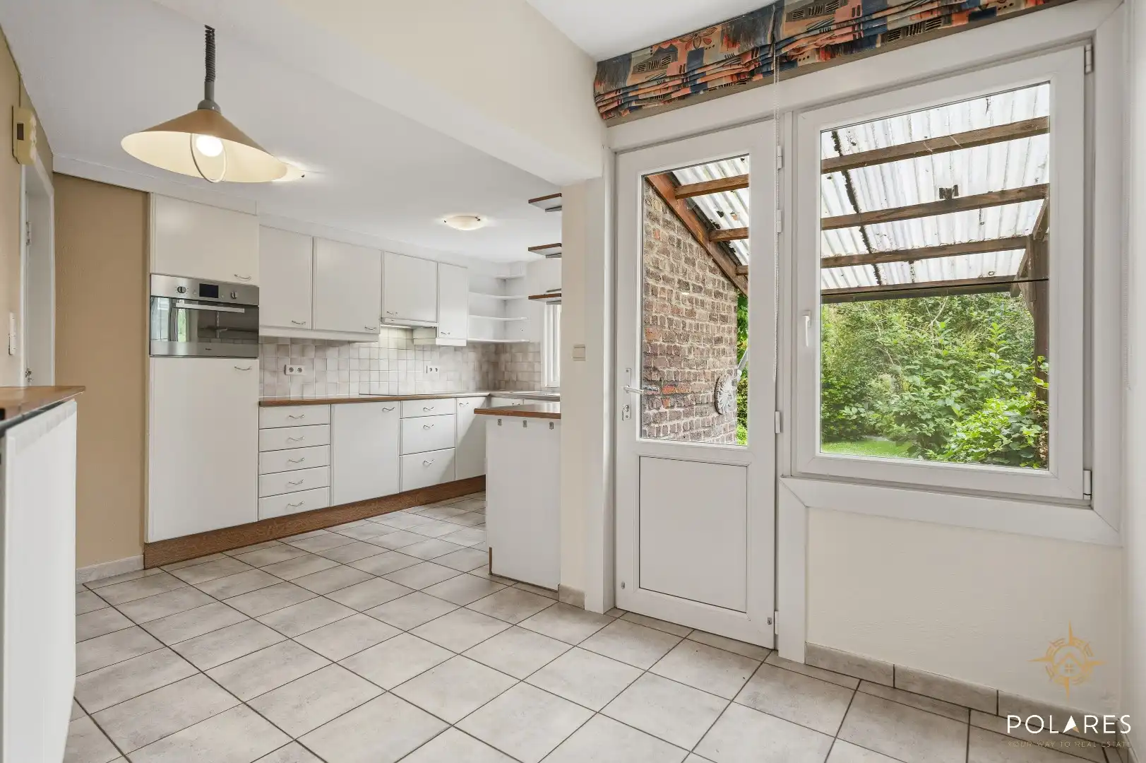 Instapklare rijwoning met 4 slaapkamers en leuke tuin! foto 8