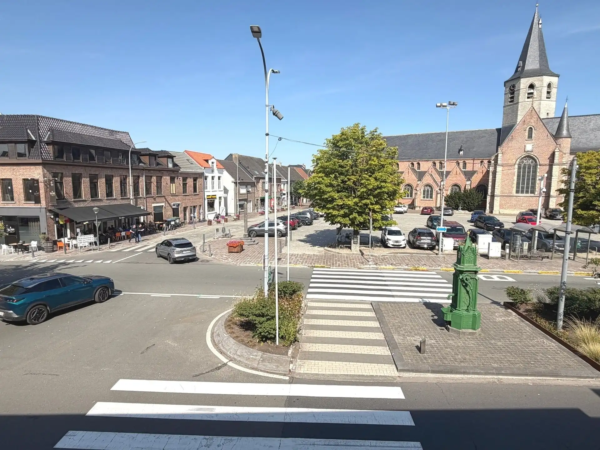 centraal gelegen appartement met zich op markt van Stekene foto 14