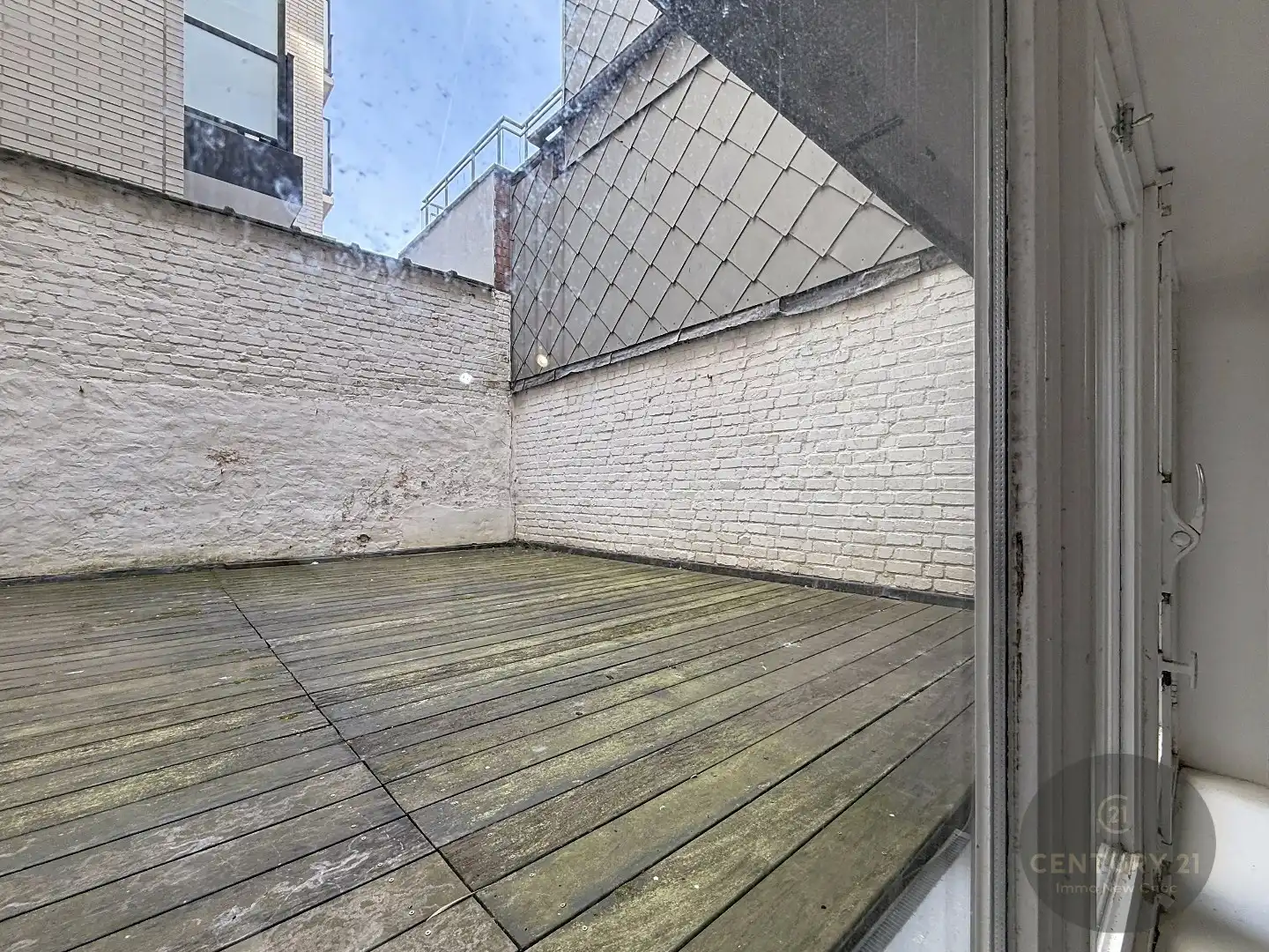 kelderappartement met RUIM terras vlak aan zee foto 13