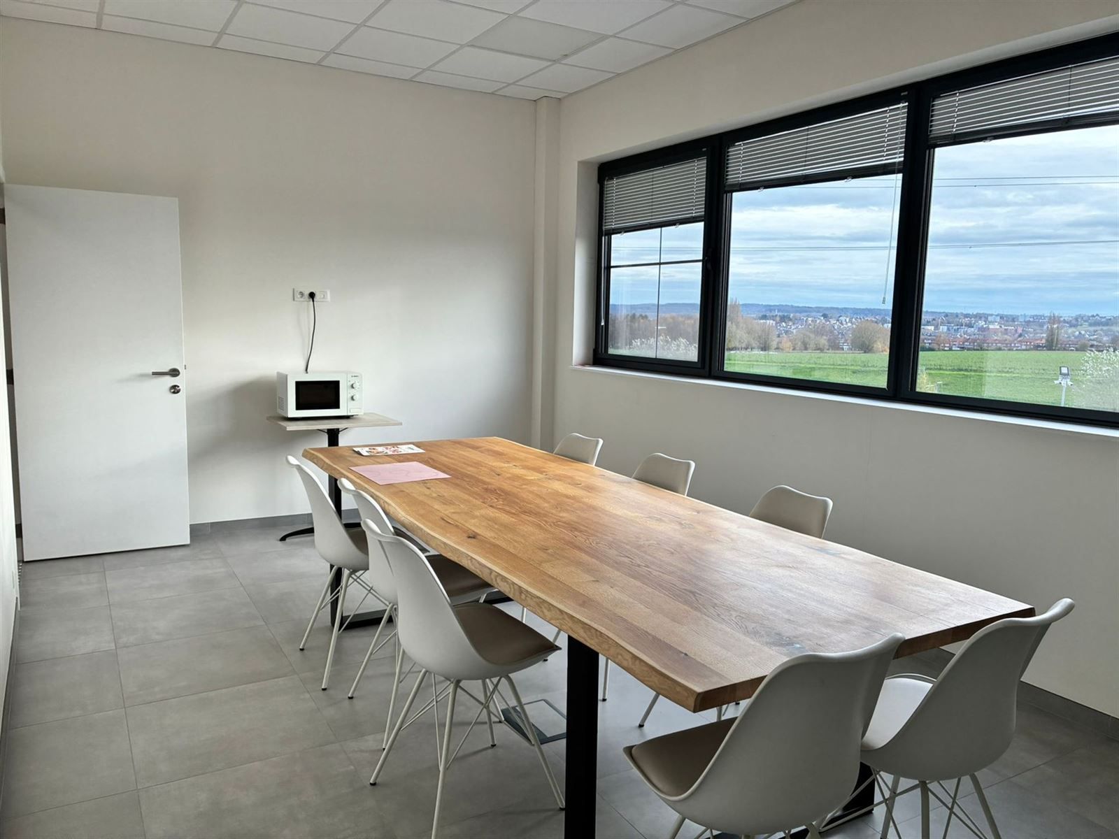 Loods met kade foto 16