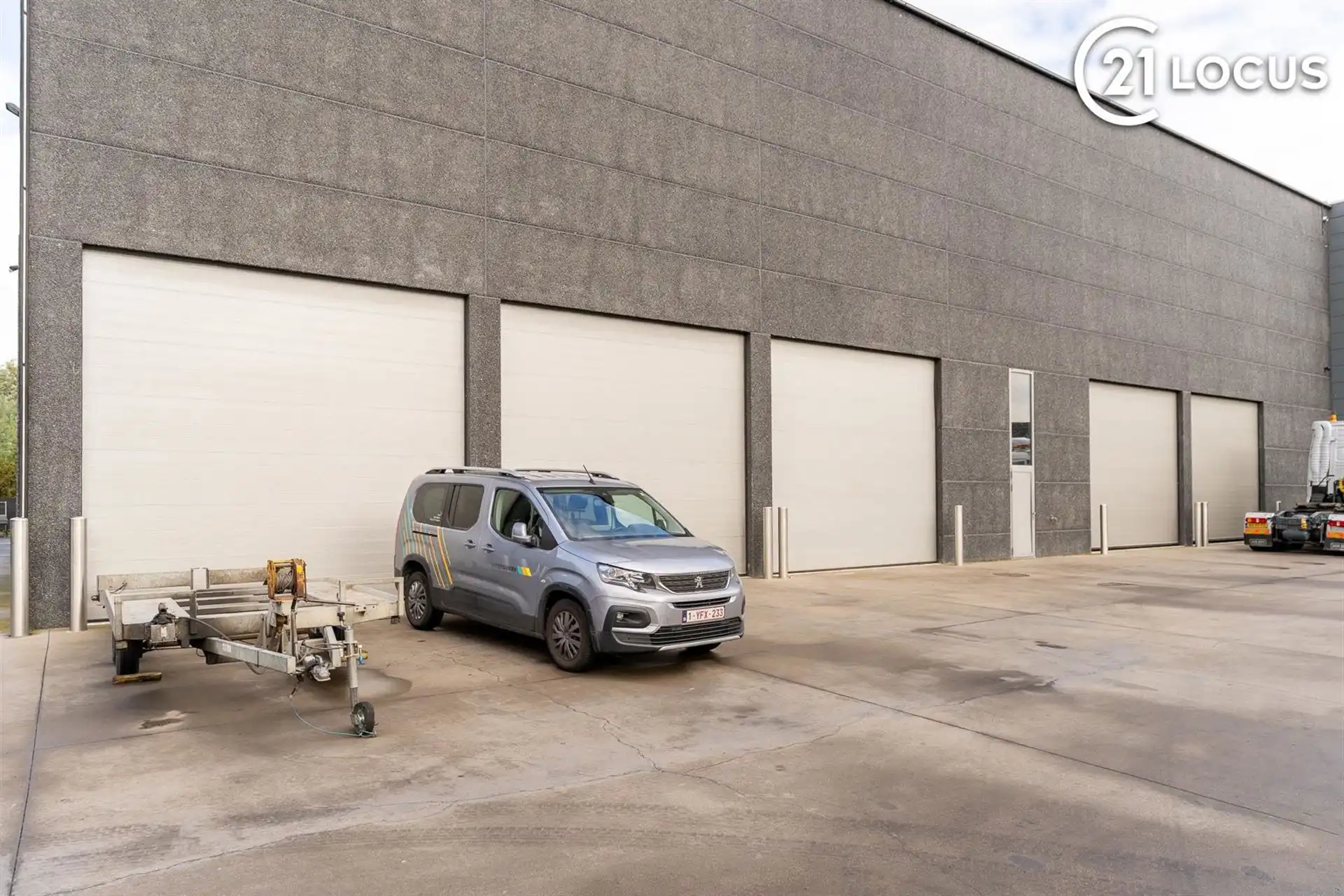Ruim Magazijn/opslagplaats (850 m²) te Huur in Beveren foto 2