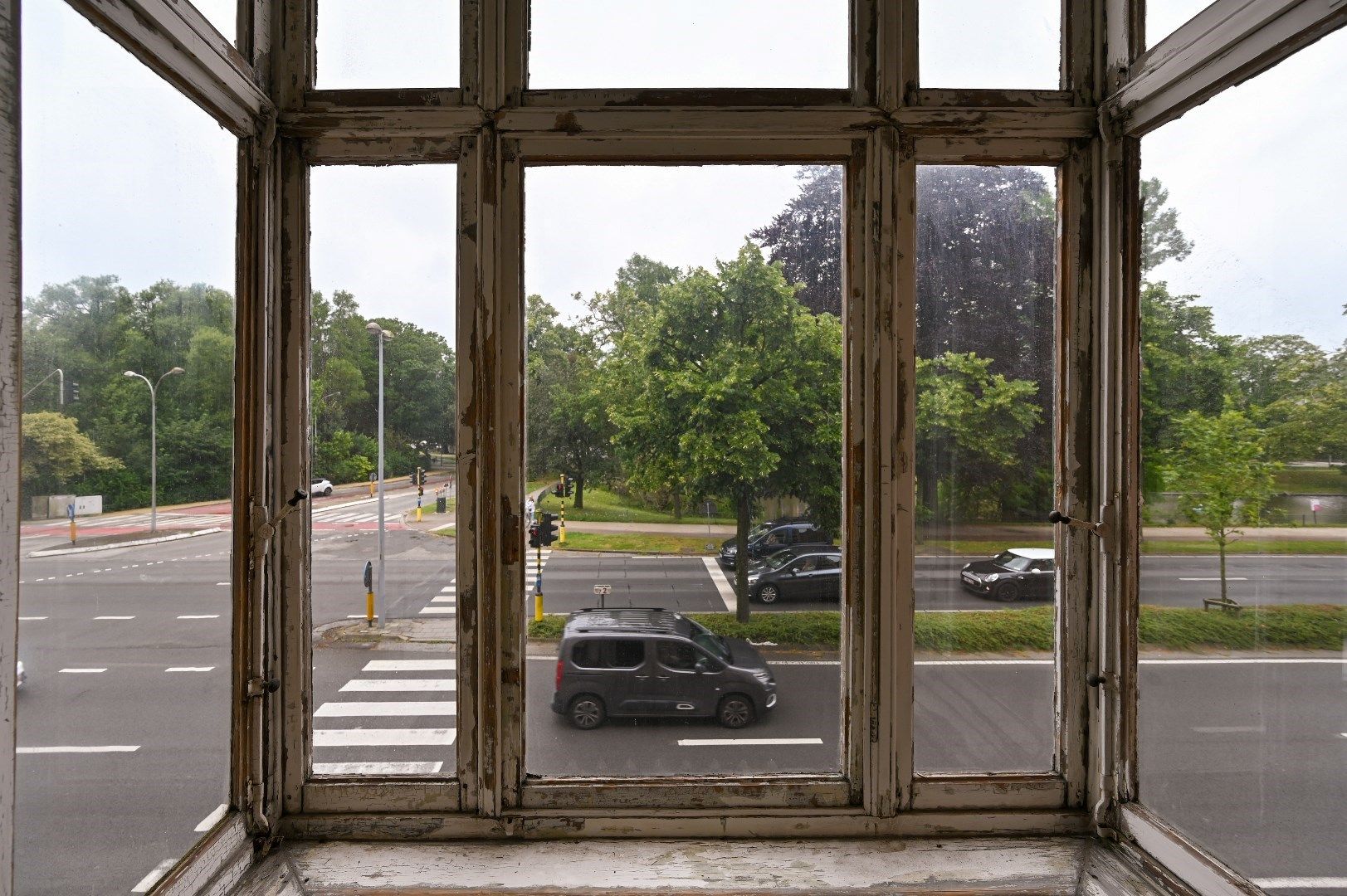 Eclectische burgerwoning als potentieel kantoor op de rand van de historische stadskern foto 19