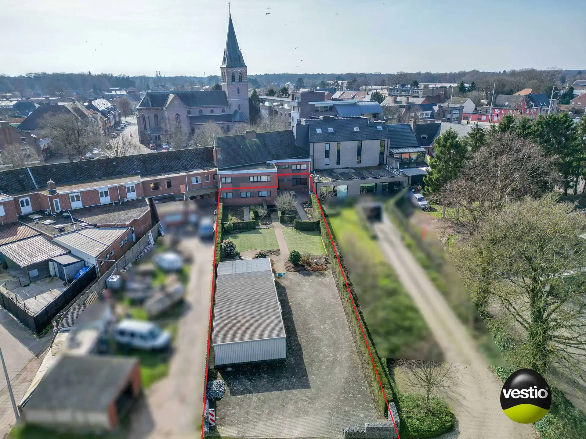 GELIJKVLOERS APPARTEMENT 3 SLAAPKAMERS 171 M² + HANDELSRUIMTE + TUIN + 5 GARAGES + ZOLDER foto 4