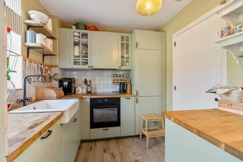 Recente, landelijke woning met 3 slaapkamers, tuin en parking foto 9