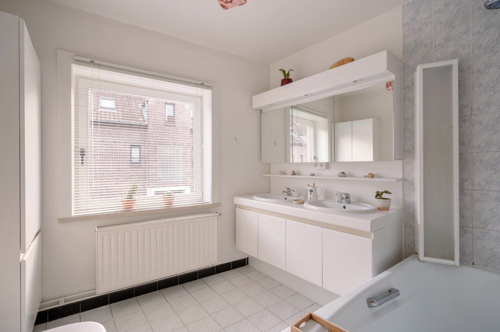 Grote woning met garage, uitweg en mogelijks 5 kamers foto 20